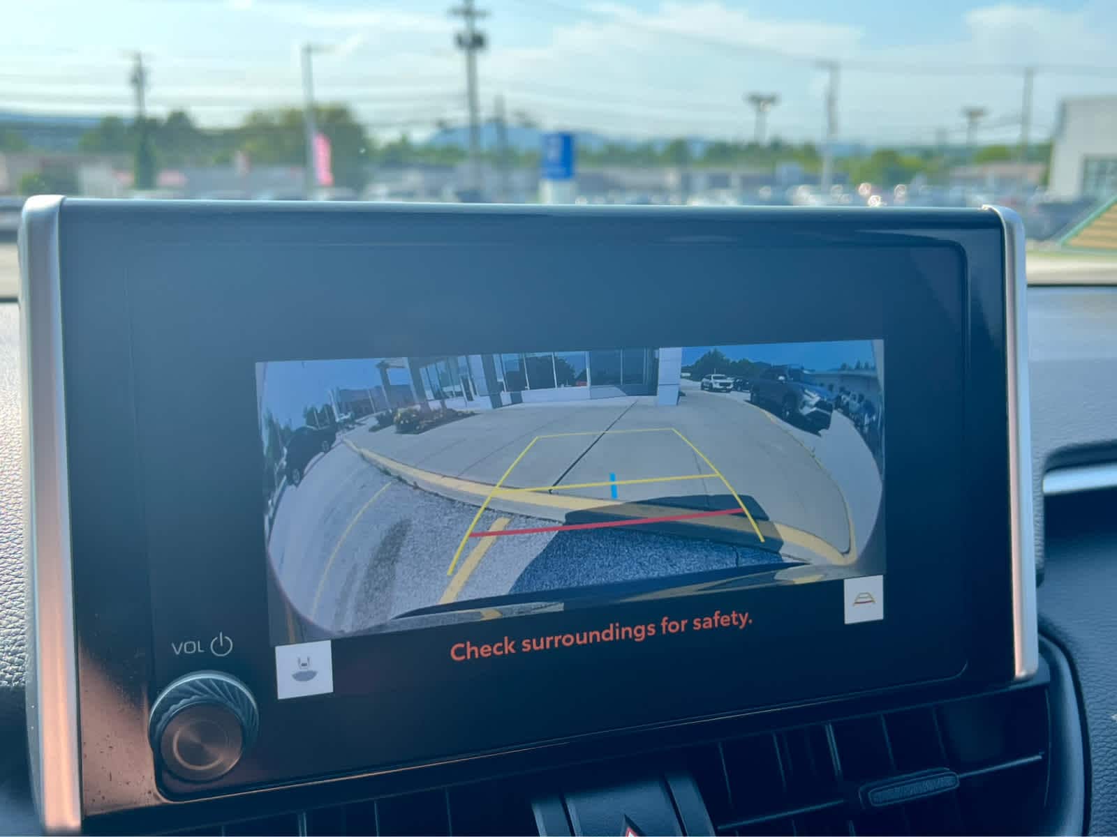 2025 Toyota RAV4 XLE - Photo 9