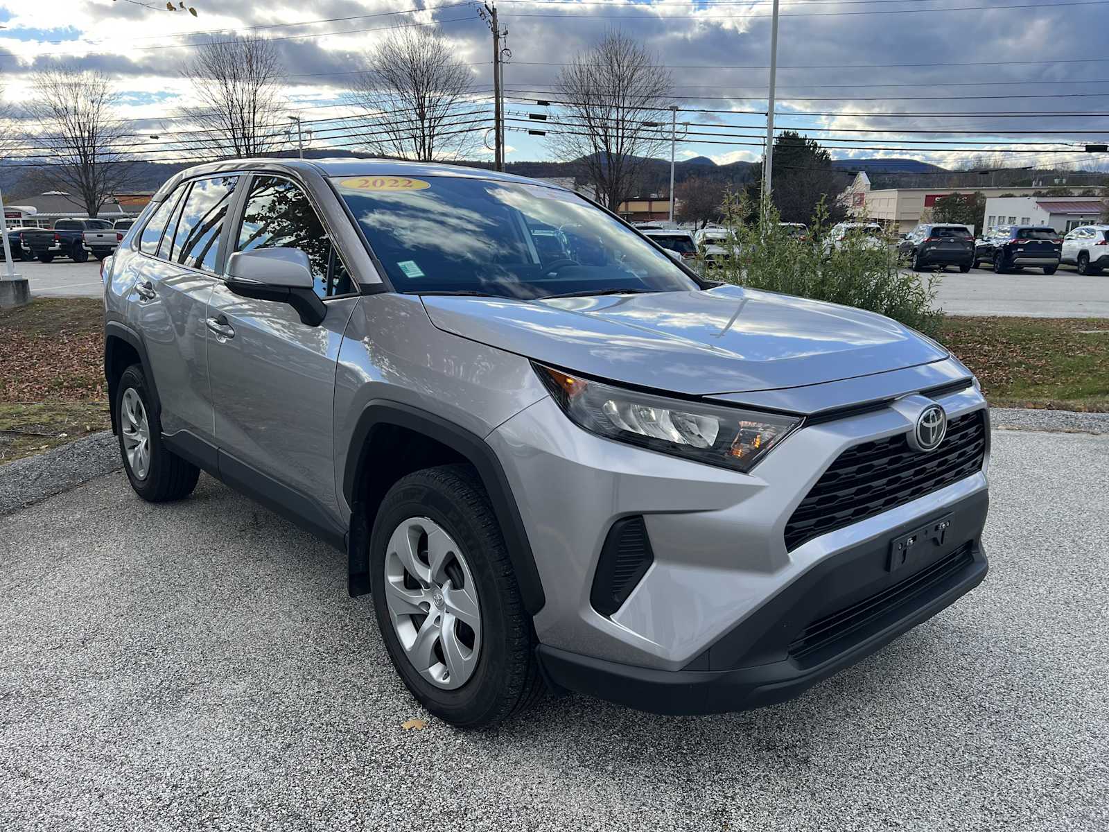2022 Toyota RAV4 LE's photo