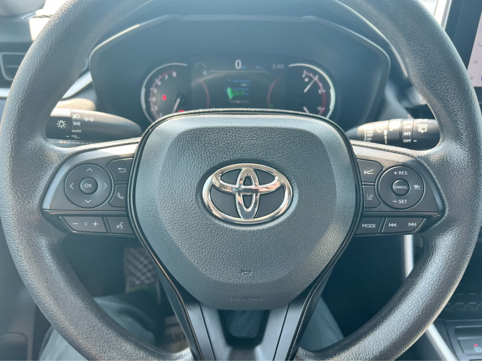 2025 Toyota RAV4 XLE - Photo 13