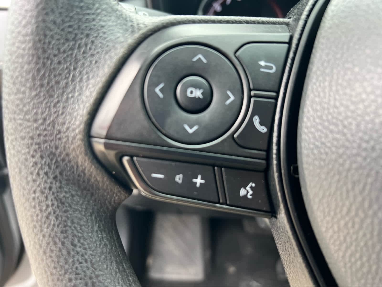 2025 Toyota RAV4 XLE - Photo 10