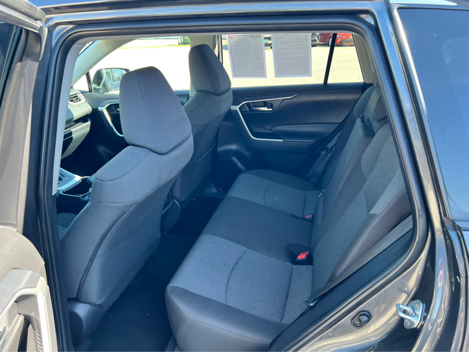 2025 Toyota RAV4 XLE - Photo 16