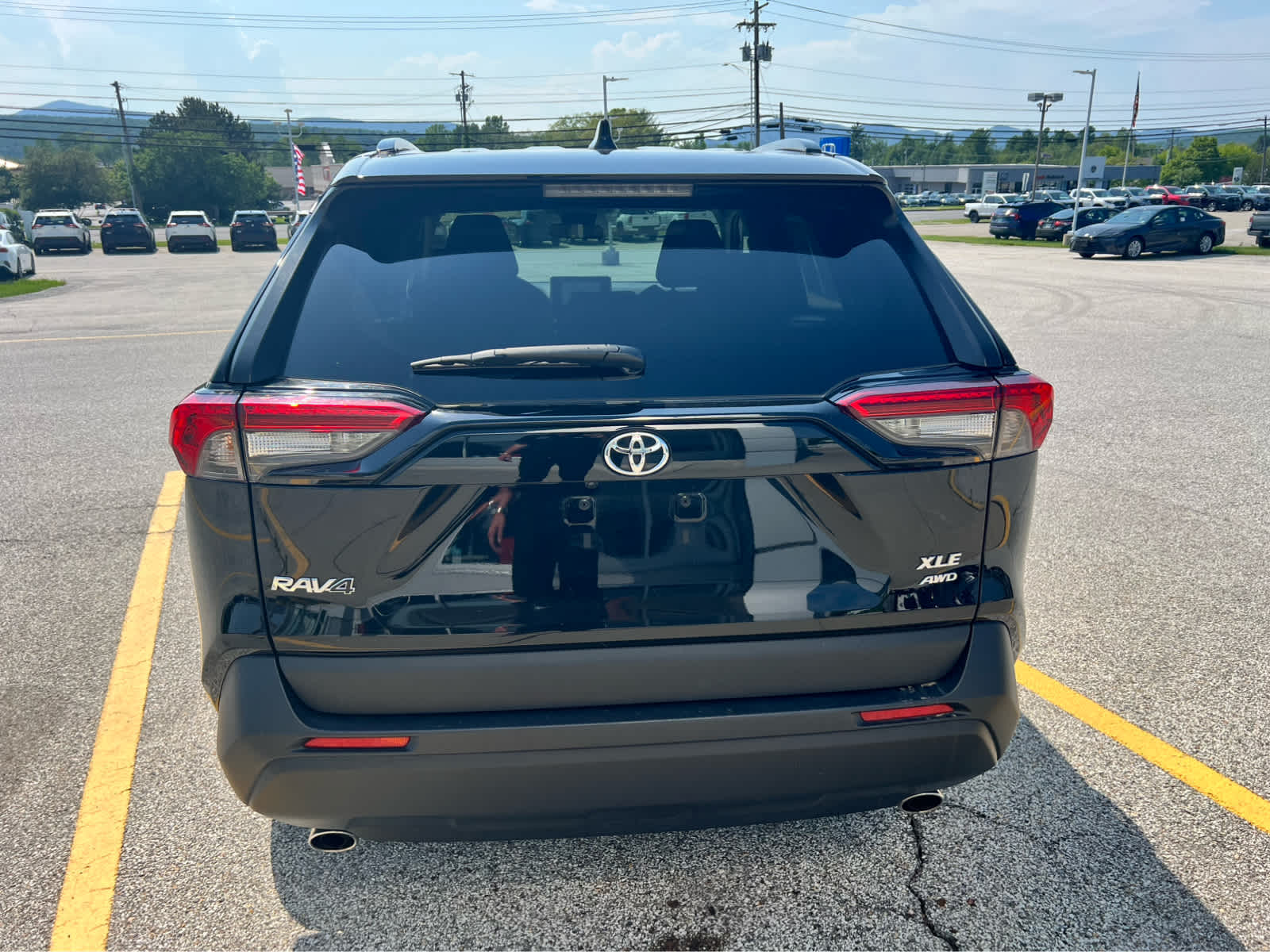 2025 Toyota RAV4 XLE - Photo 20