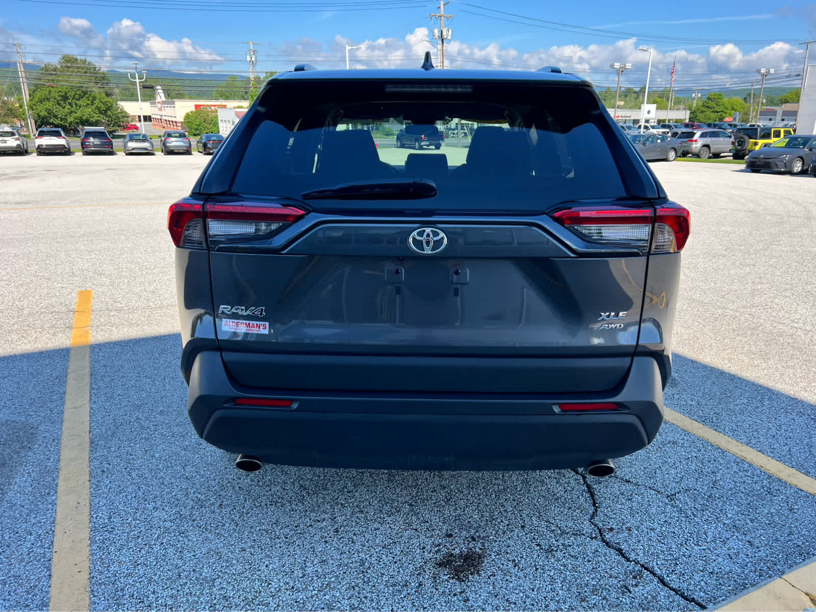 2025 Toyota RAV4 XLE - Photo 20