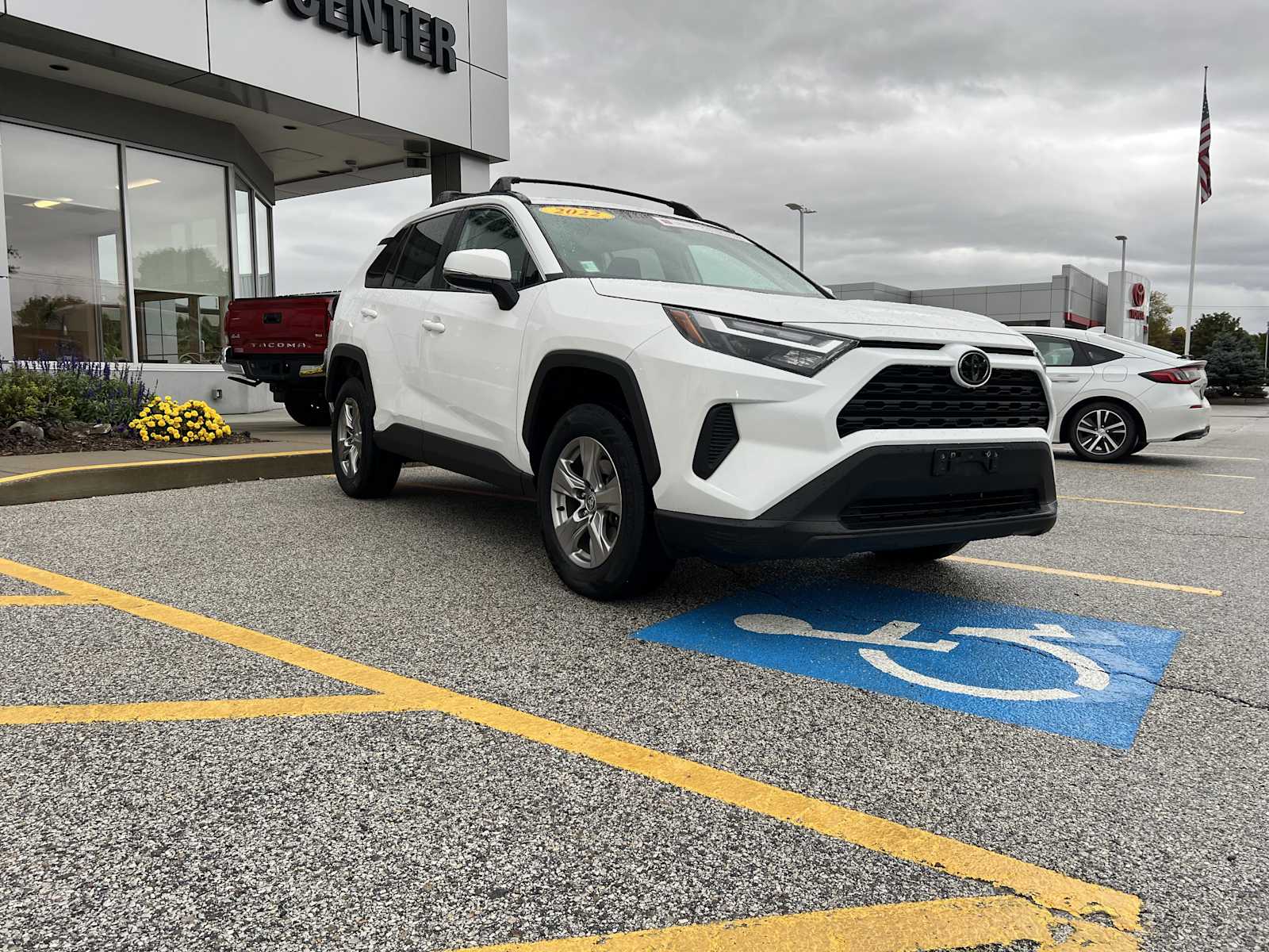 2022 Toyota RAV4 XLE's photo