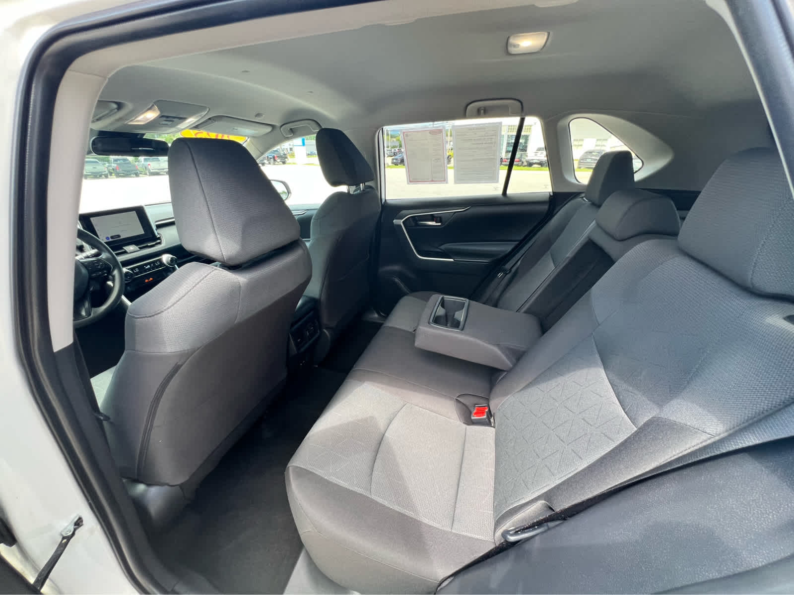 2025 Toyota RAV4 XLE - Photo 17