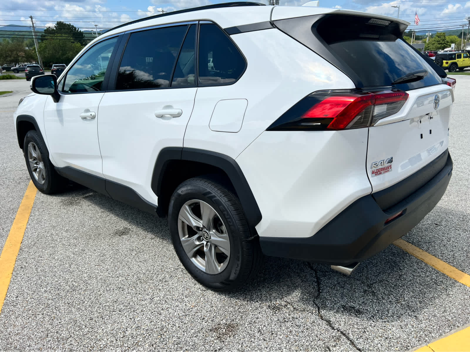 2025 Toyota RAV4 XLE - Photo 20