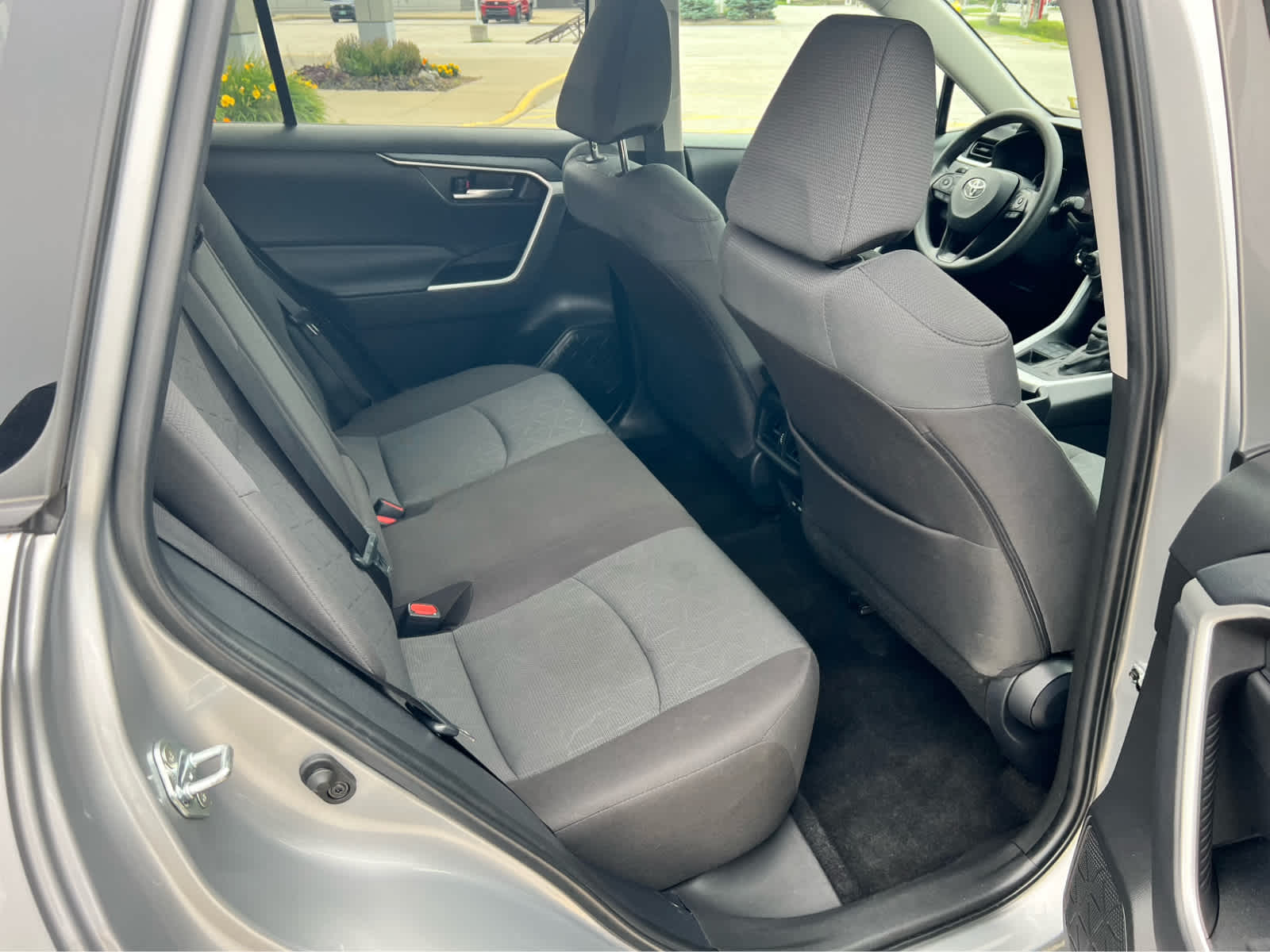 2025 Toyota RAV4 XLE - Photo 26