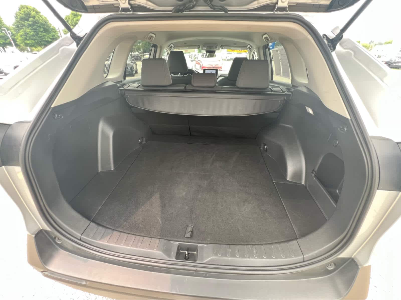 2025 Toyota RAV4 XLE - Photo 19