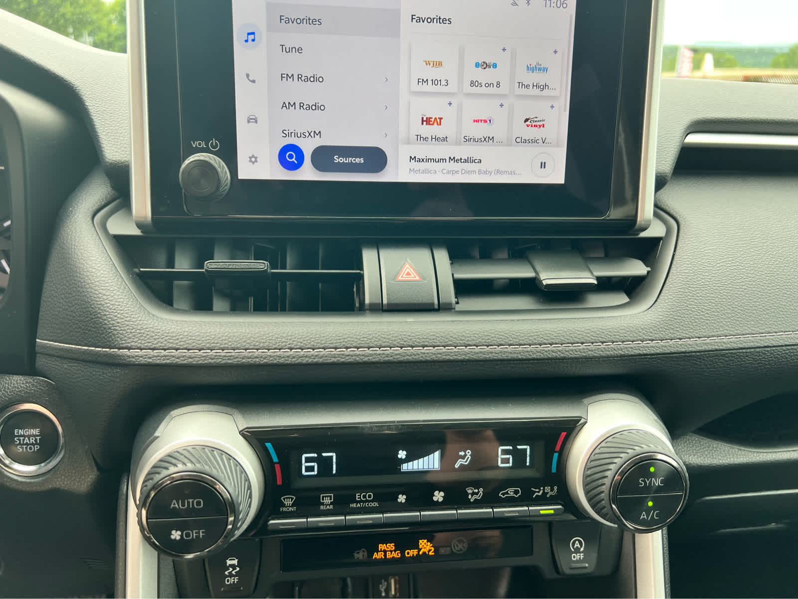 2025 Toyota RAV4 XLE - Photo 14