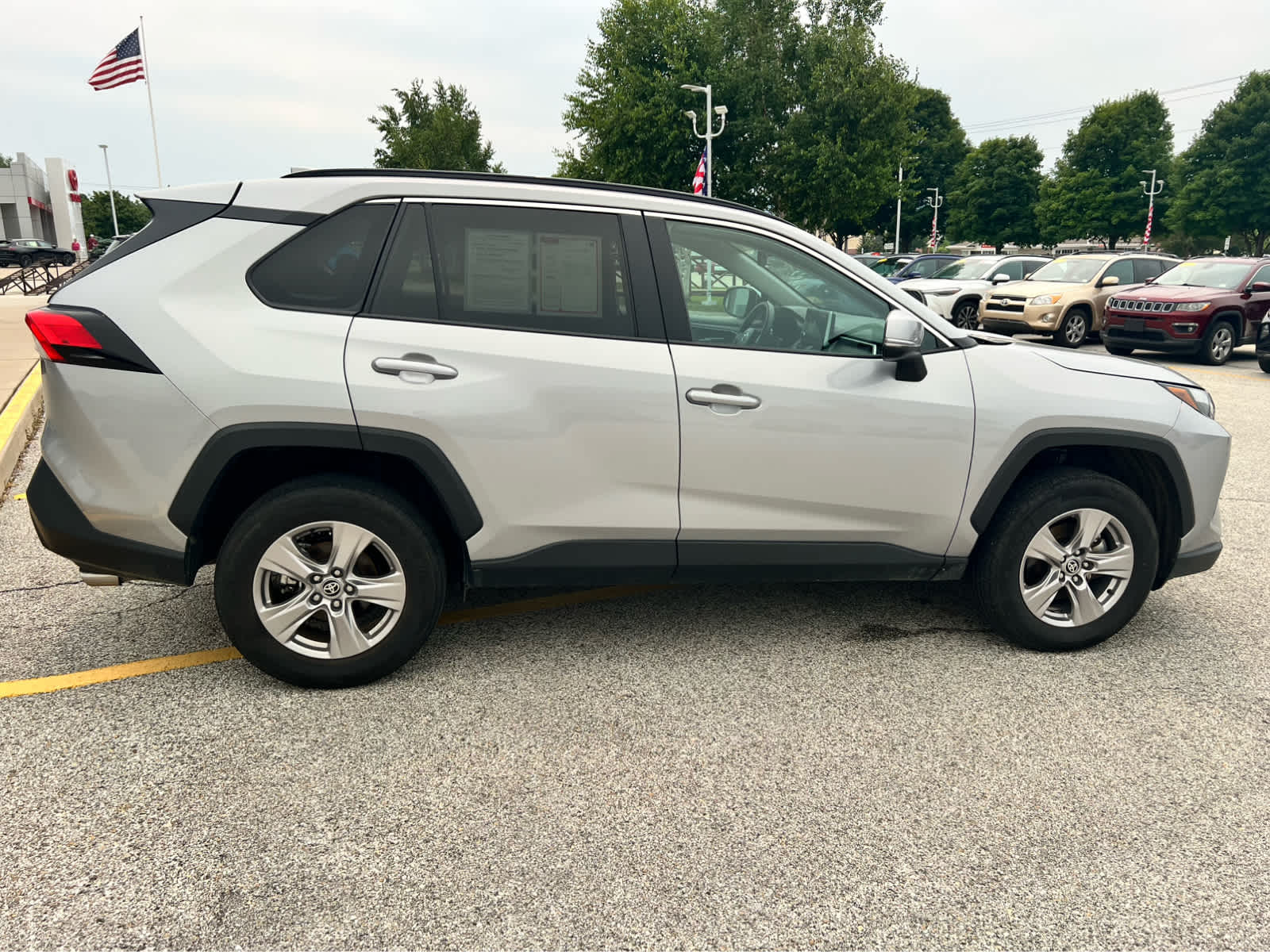 2025 Toyota RAV4 XLE - Photo 25