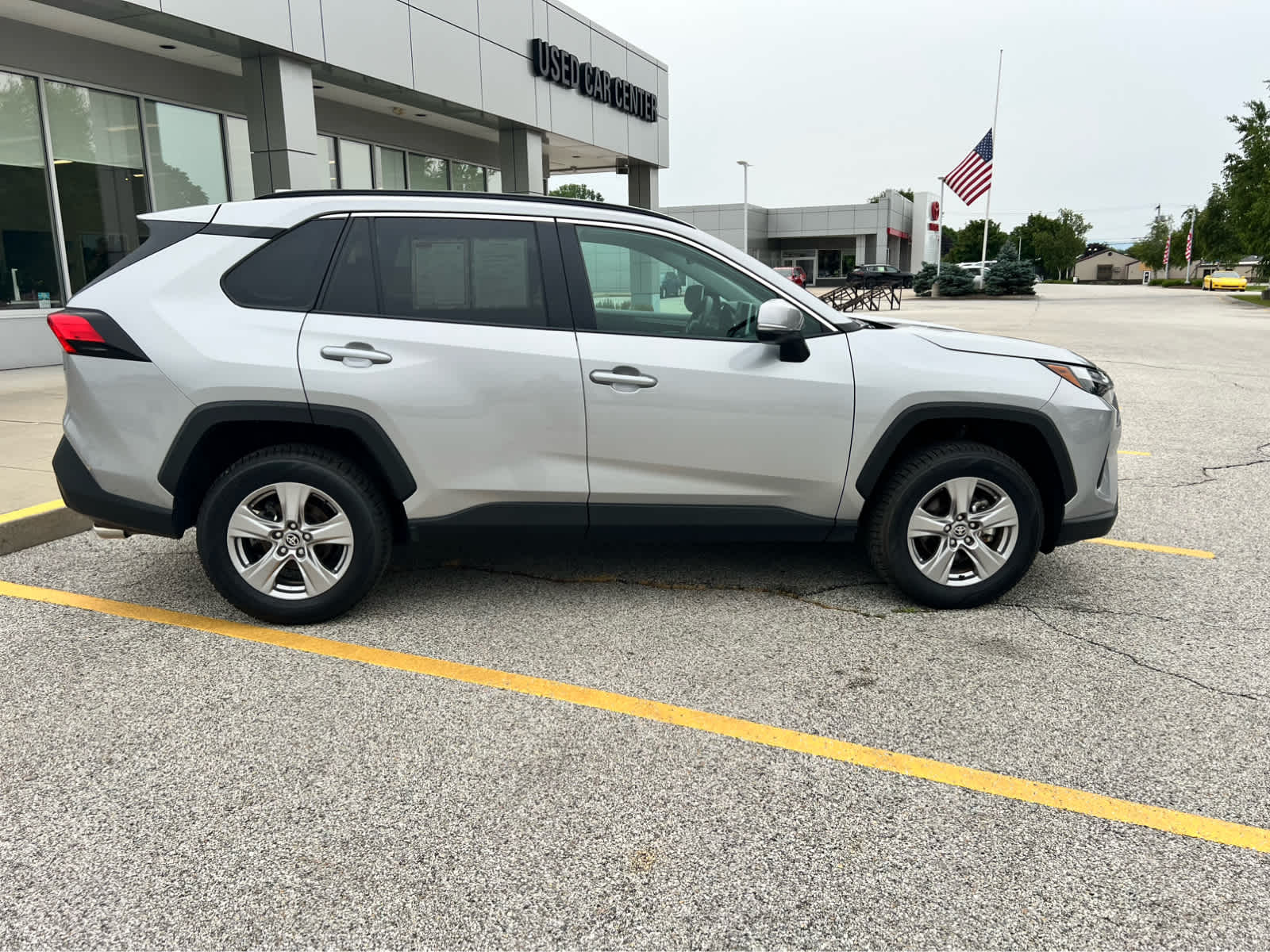 2025 Toyota RAV4 XLE - Photo 29