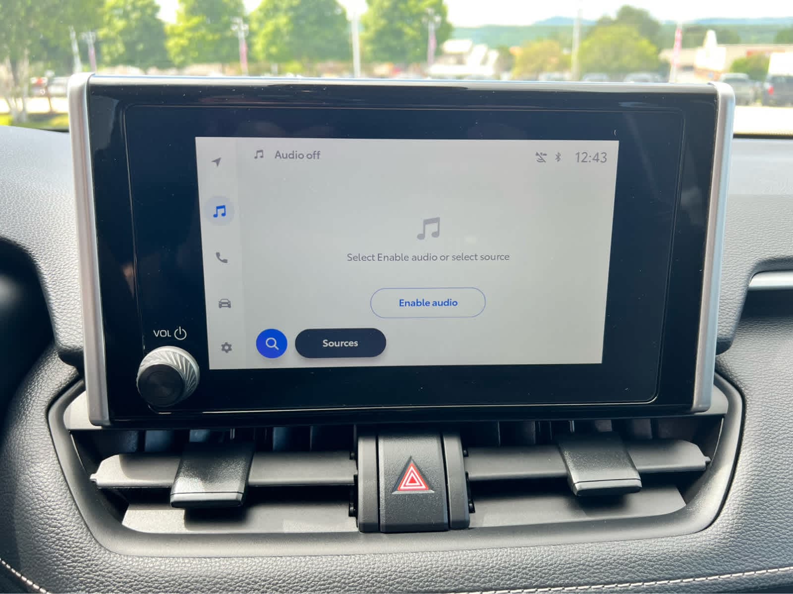 2025 Toyota RAV4 XLE - Photo 13