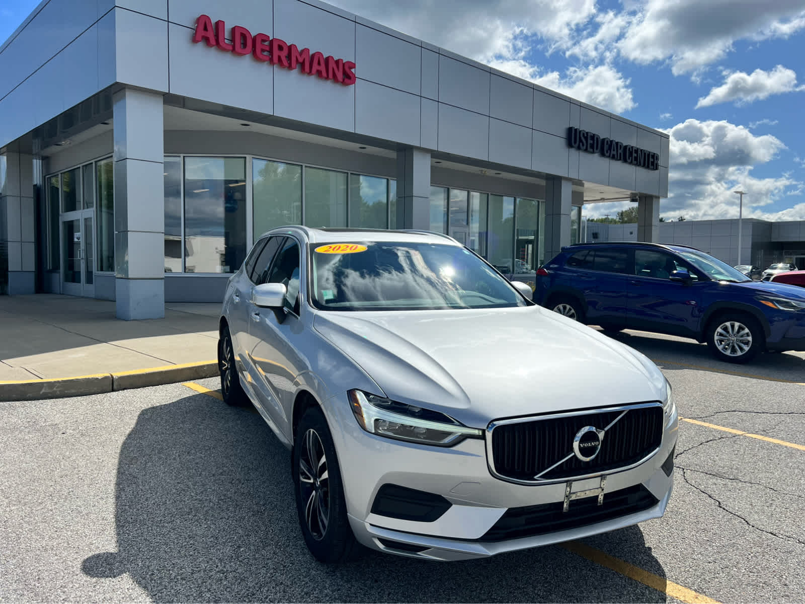 Used 2020 Volvo XC60 Momentum with VIN YV4102RK8L1598595 for sale in Rutland, VT
