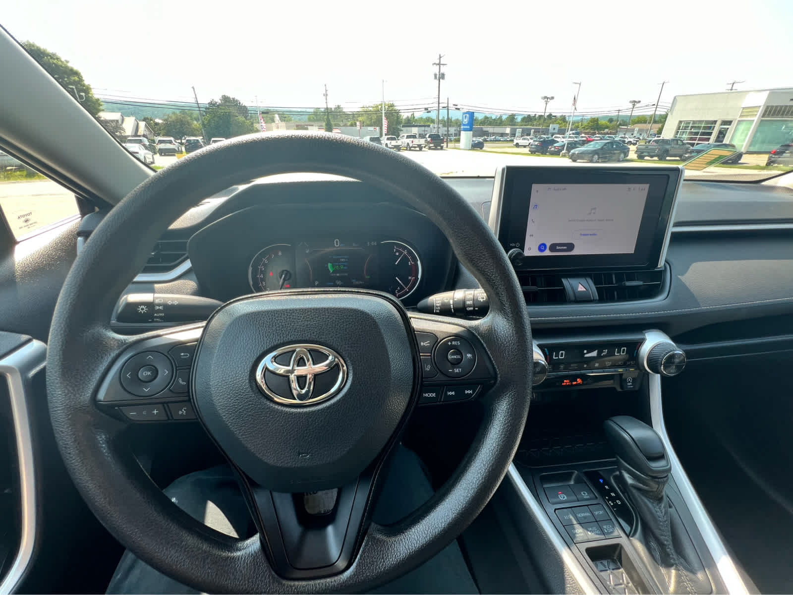 2025 Toyota RAV4 XLE - Photo 7