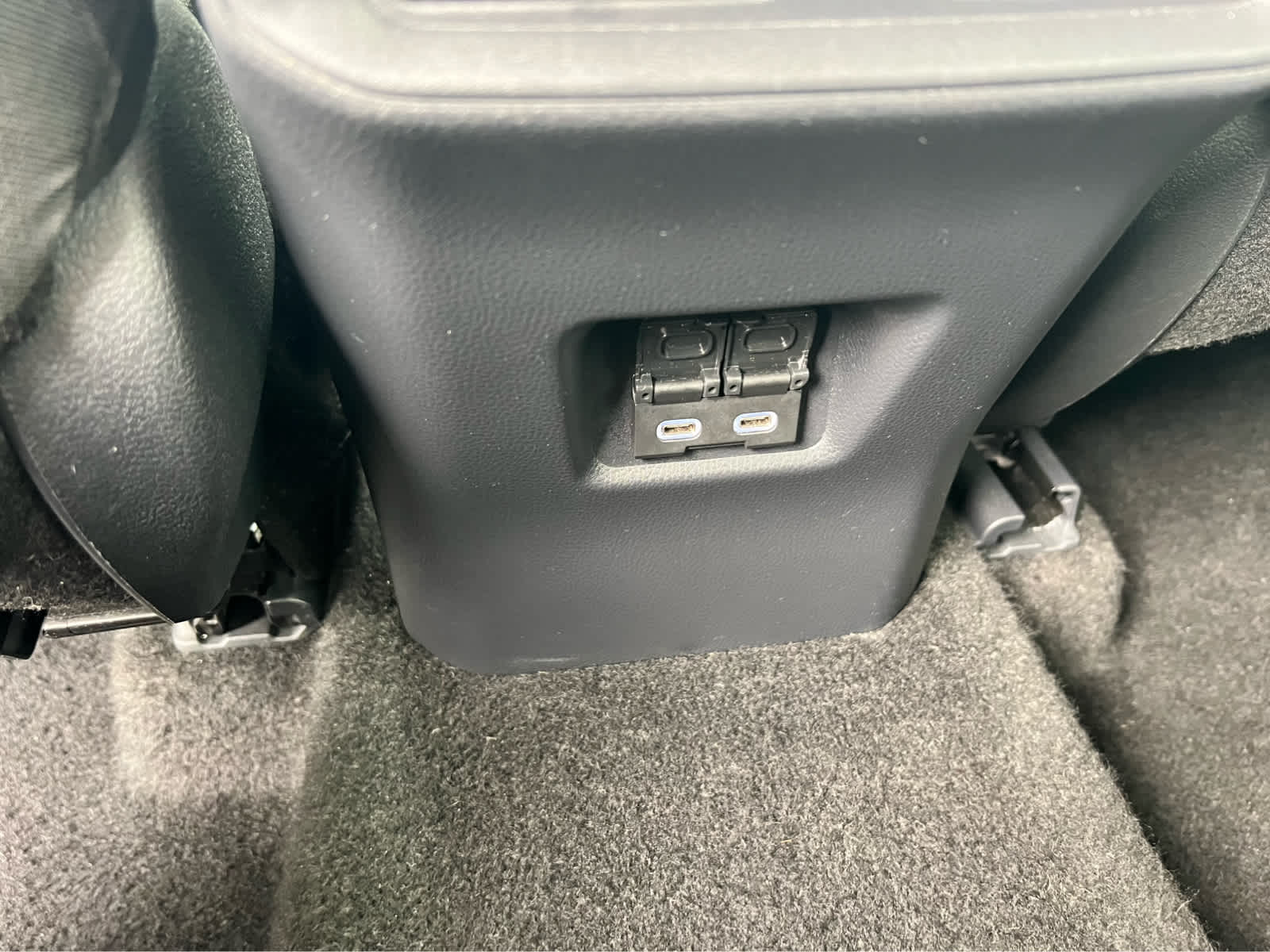2025 Toyota RAV4 XLE - Photo 17