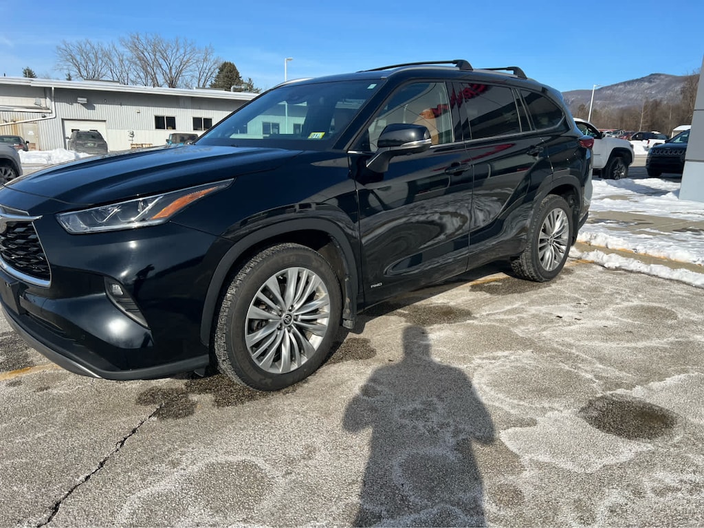 Used 2023 Toyota Highlander Hybrid Platinum SUV