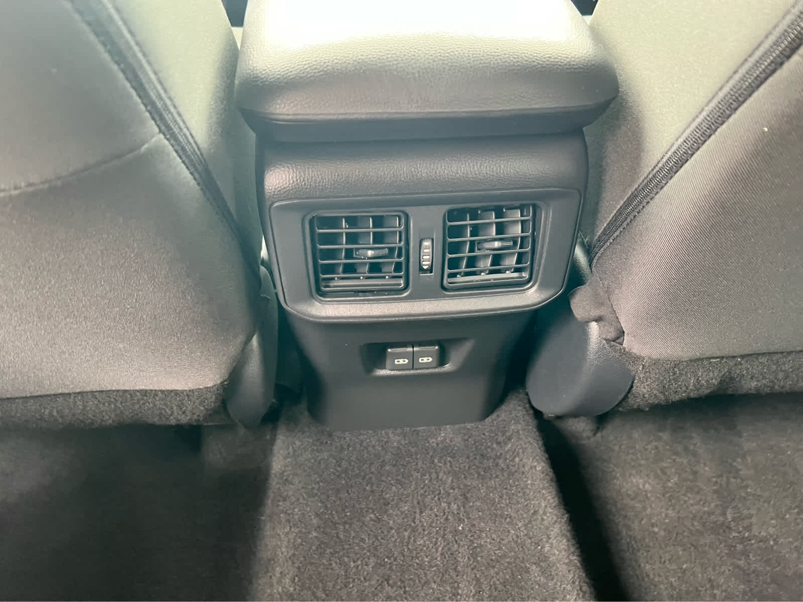 2025 Toyota RAV4 XLE - Photo 19