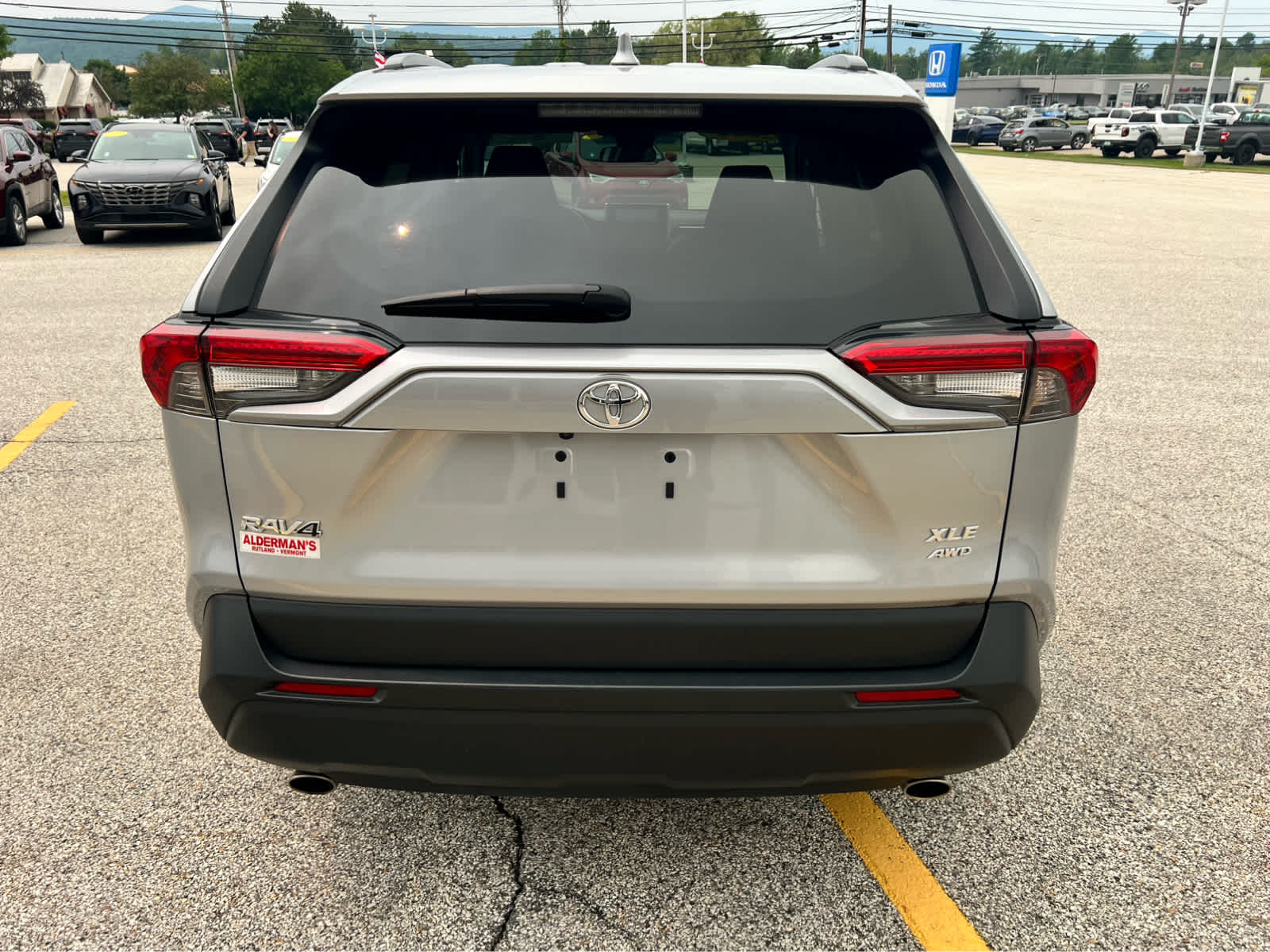2025 Toyota RAV4 XLE - Photo 21