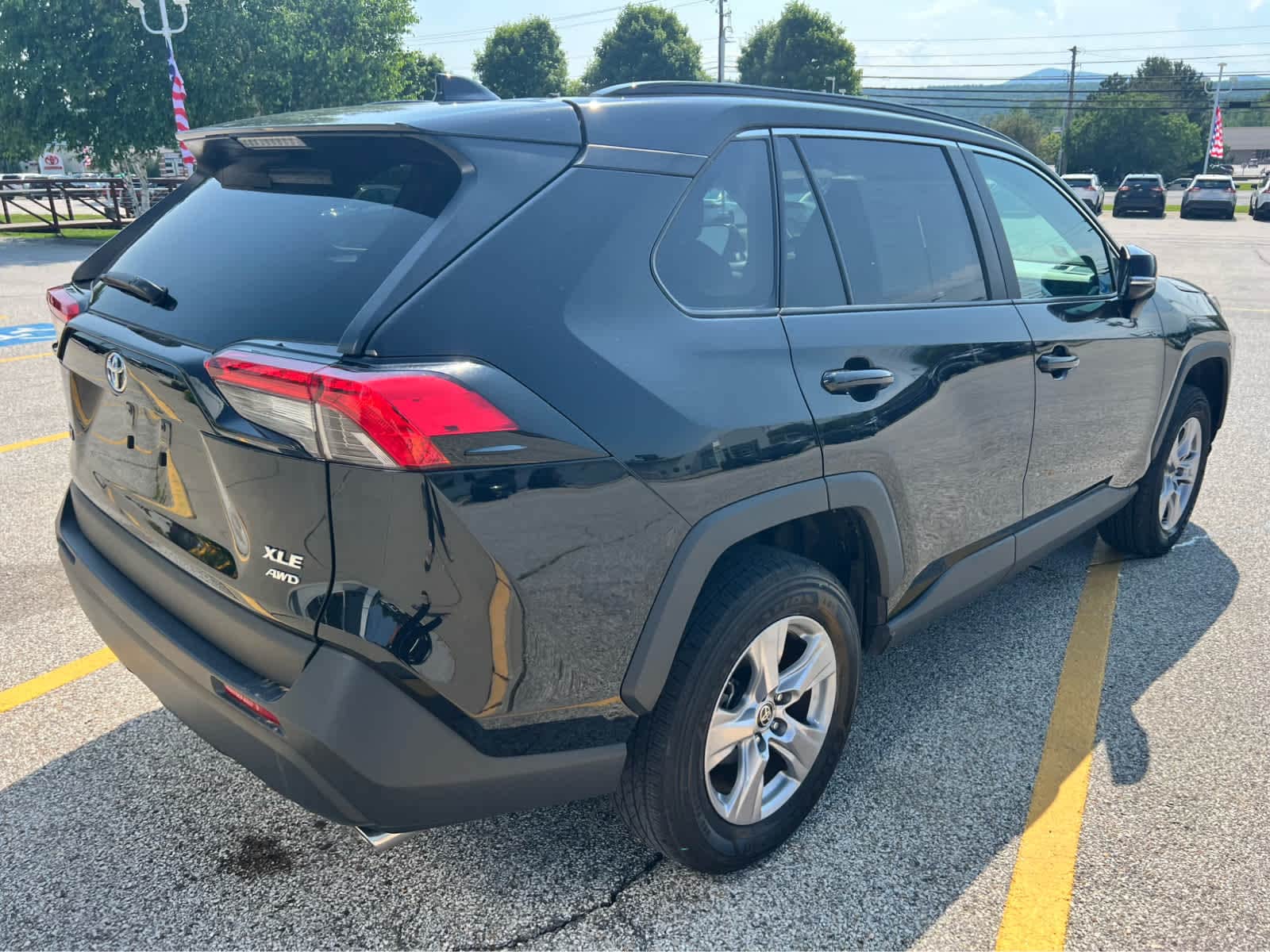 2025 Toyota RAV4 XLE - Photo 23