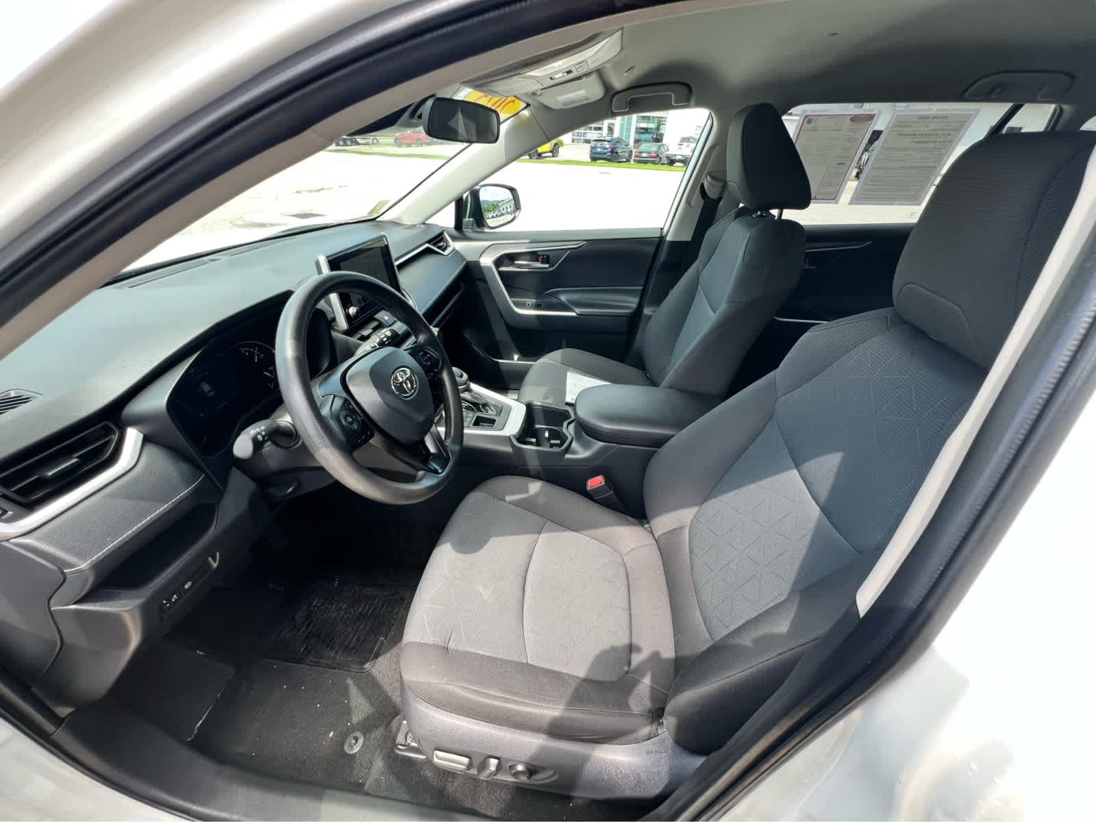 2025 Toyota RAV4 XLE - Photo 10