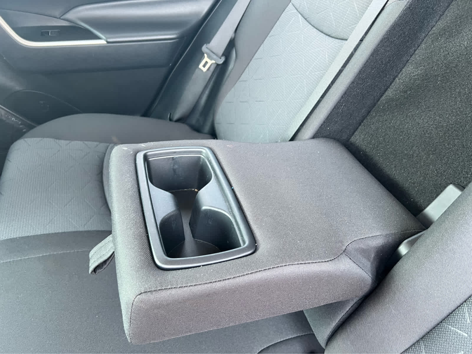2025 Toyota RAV4 XLE - Photo 16