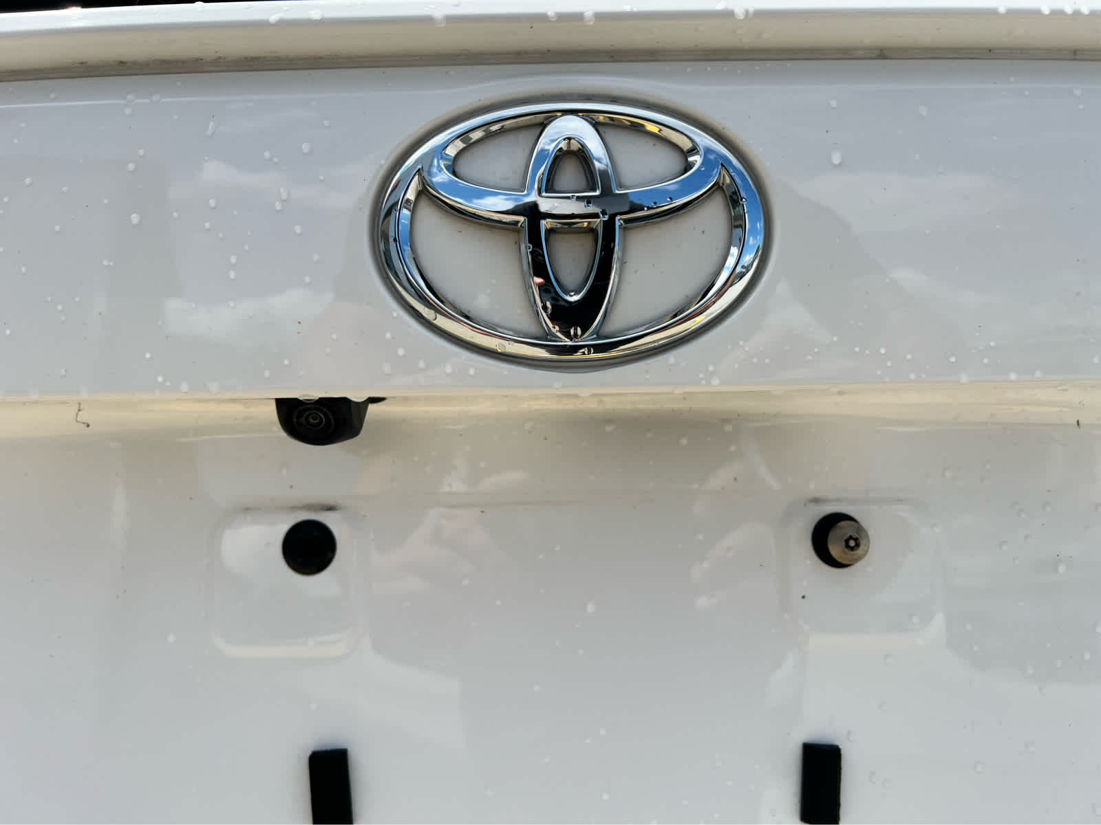 2025 Toyota RAV4 XLE - Photo 23