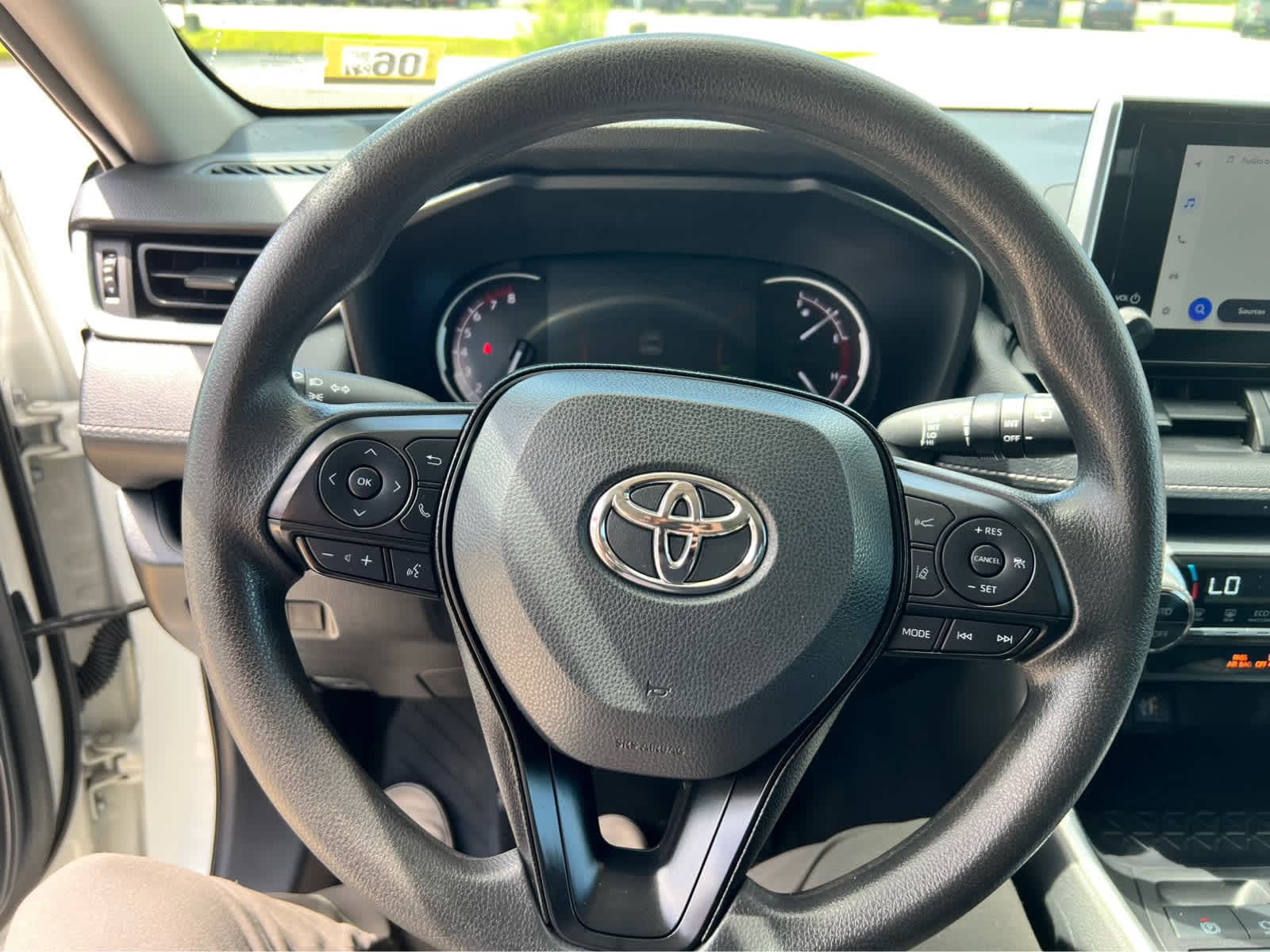 2025 Toyota RAV4 XLE - Photo 15