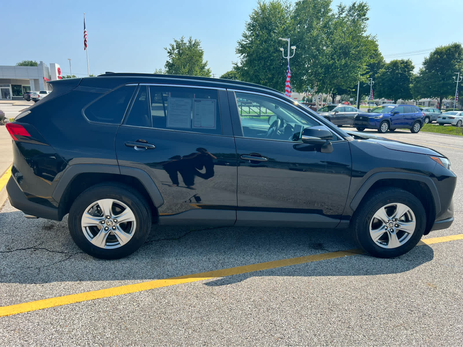 2025 Toyota RAV4 XLE - Photo 26
