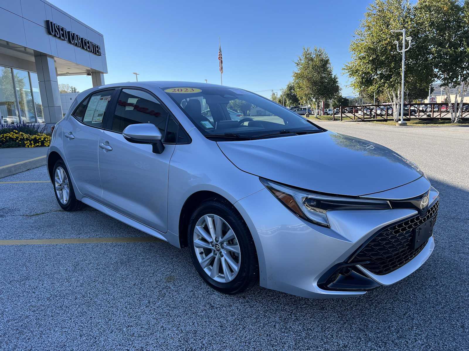 2023 Toyota Corolla Hatchback SE's photo