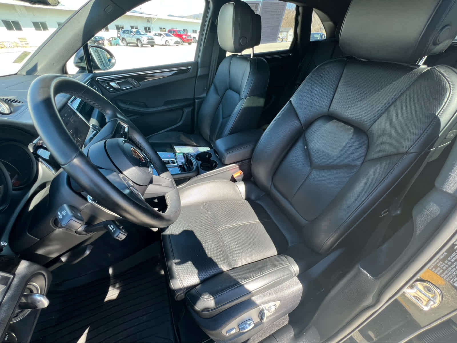 2023 Porsche Macan Base - Photo 17
