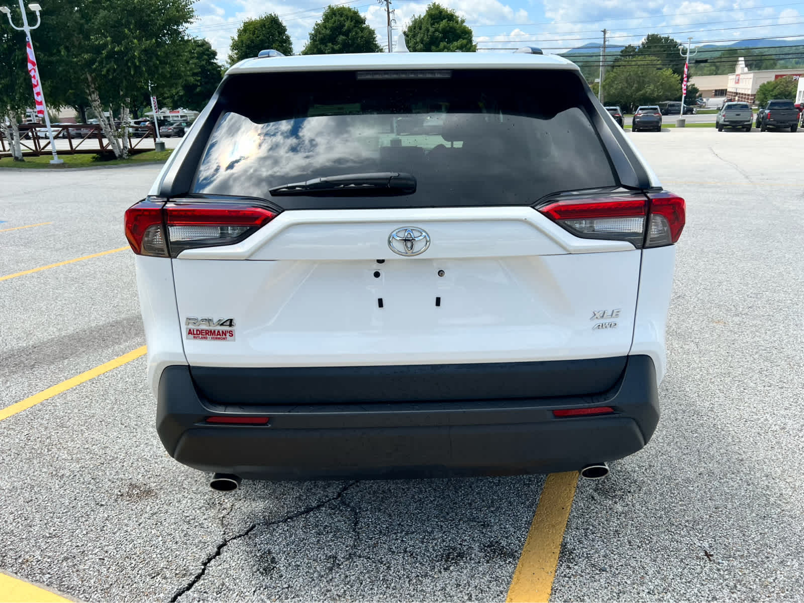 2025 Toyota RAV4 XLE - Photo 21