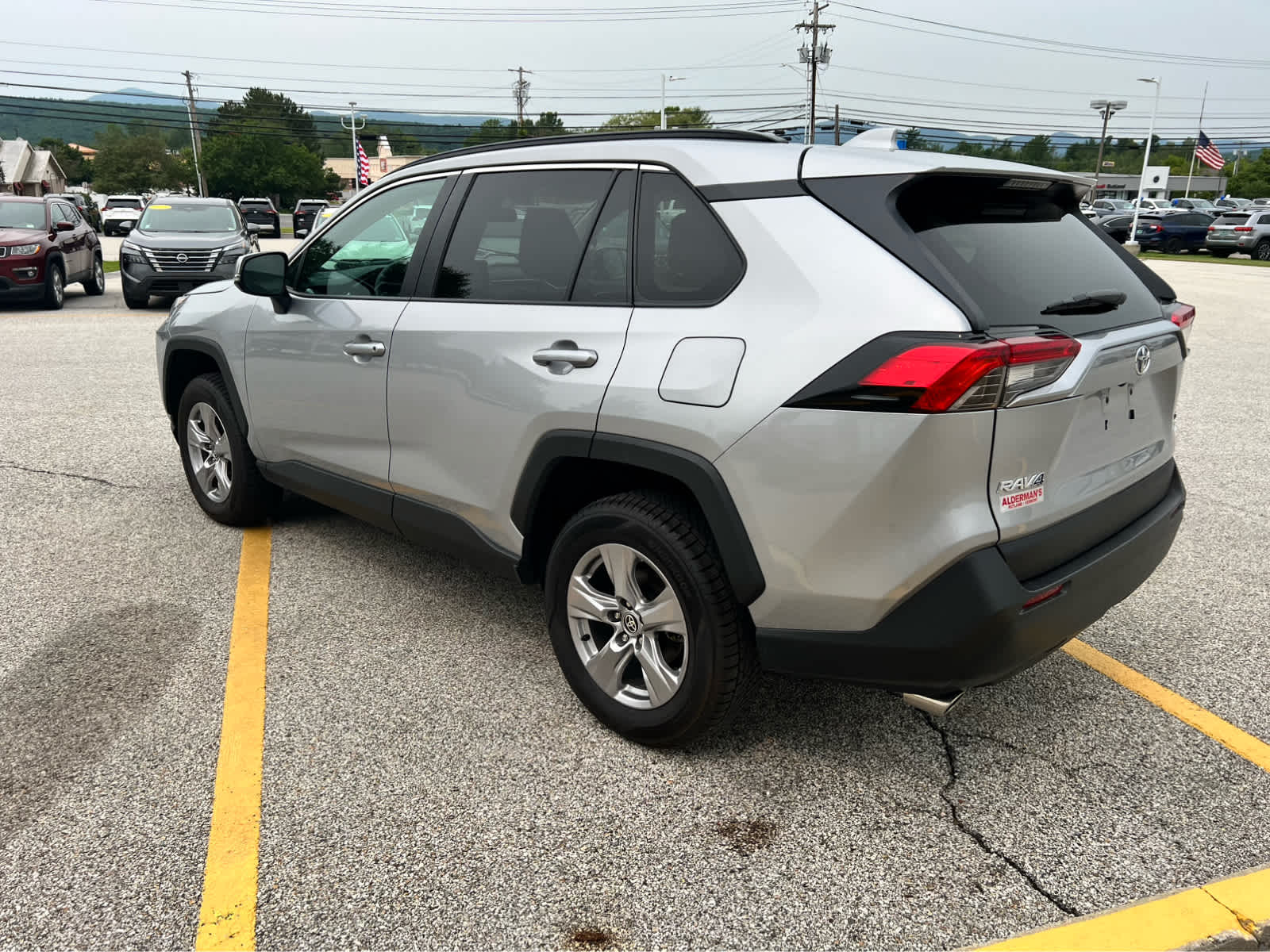 2025 Toyota RAV4 XLE - Photo 21