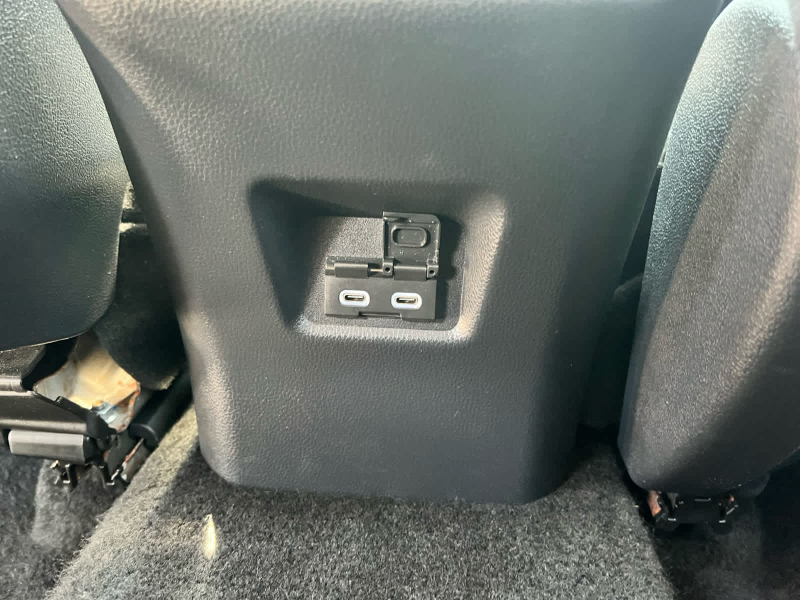 2025 Toyota RAV4 XLE - Photo 17