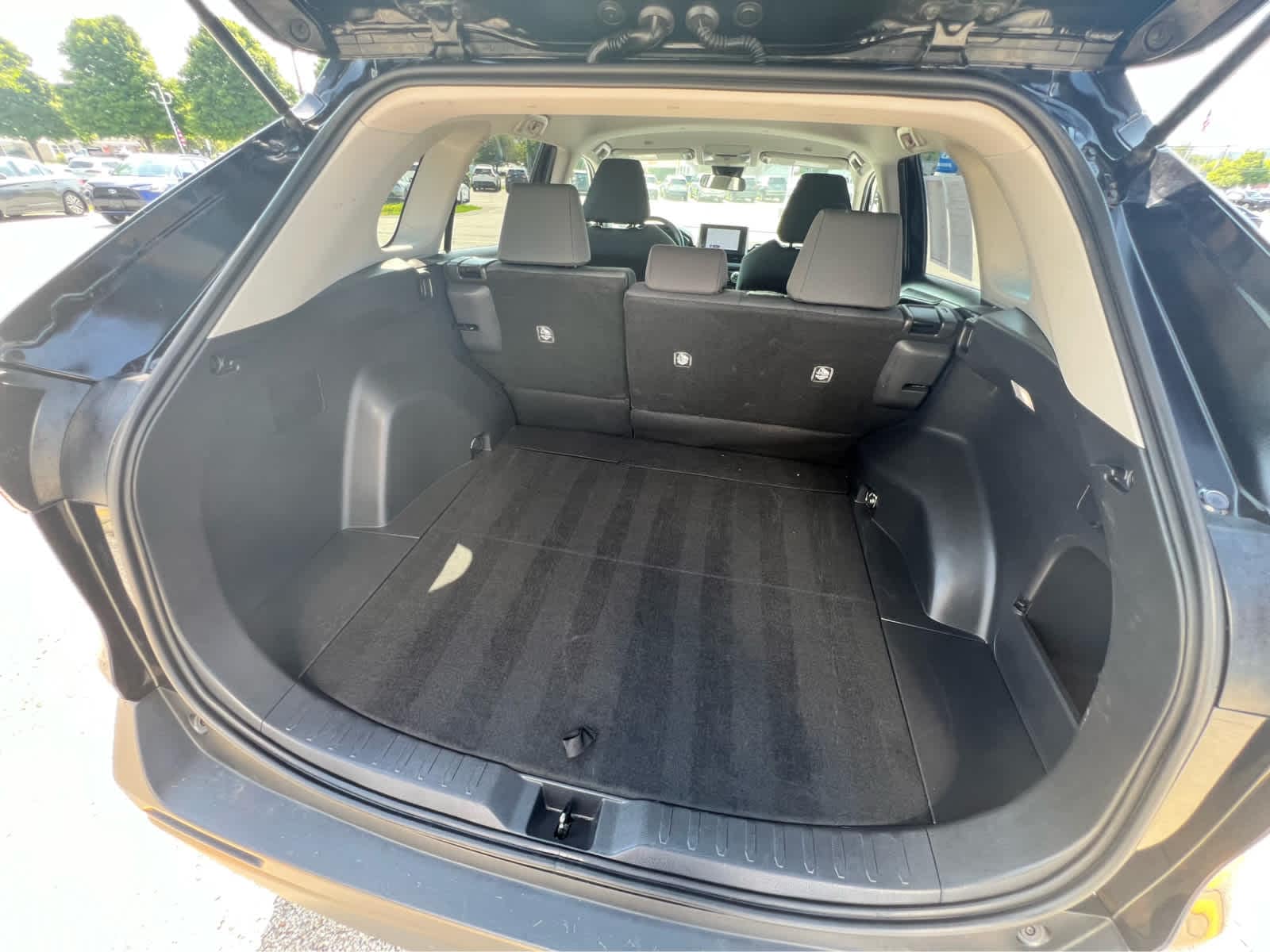 2025 Toyota RAV4 XLE - Photo 22