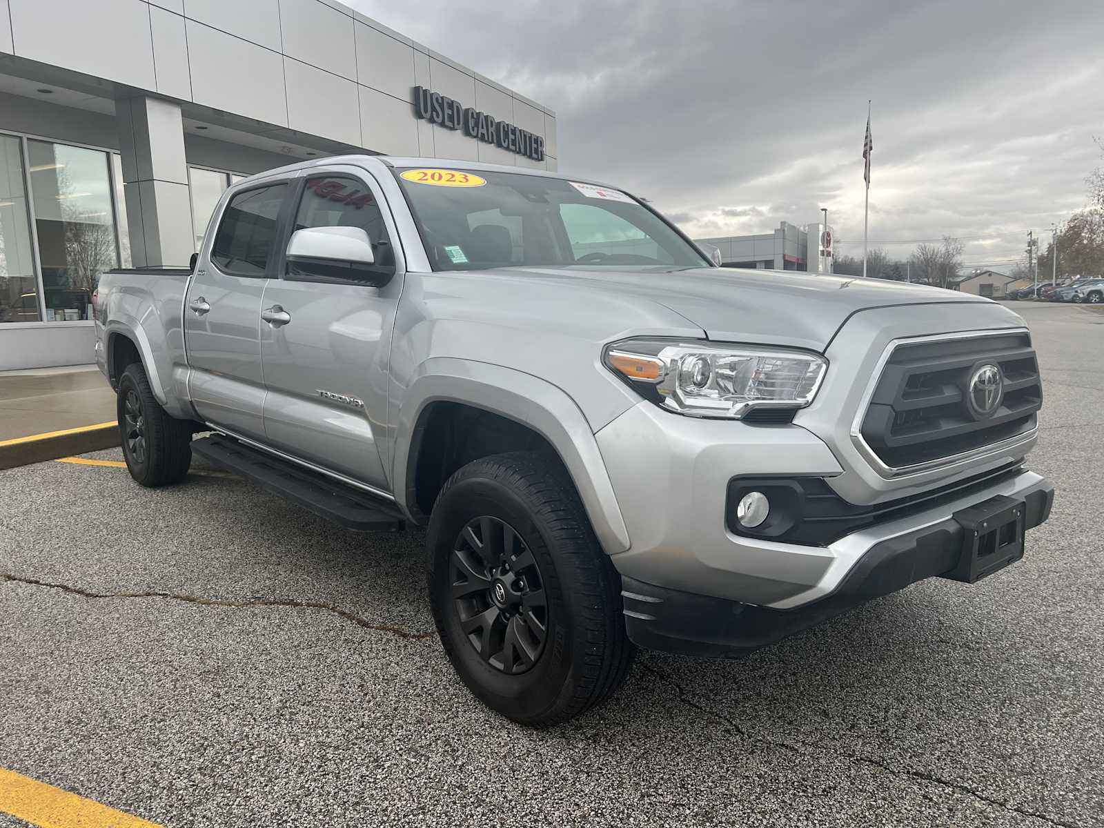 2023 Toyota Tacoma SR5's photo