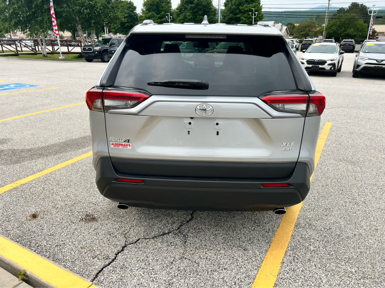 2025 Toyota RAV4 XLE - Photo 22