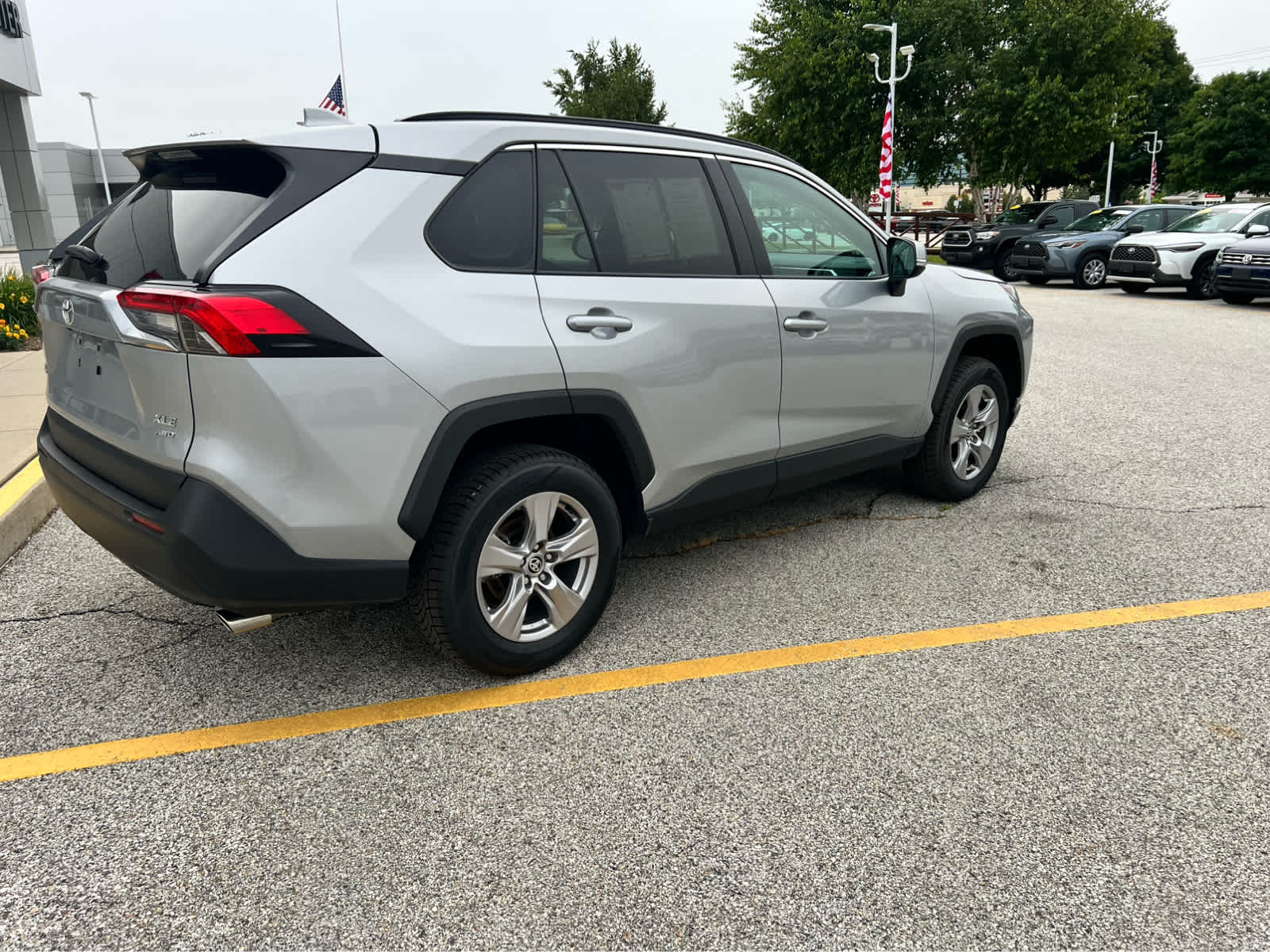 2025 Toyota RAV4 XLE - Photo 24