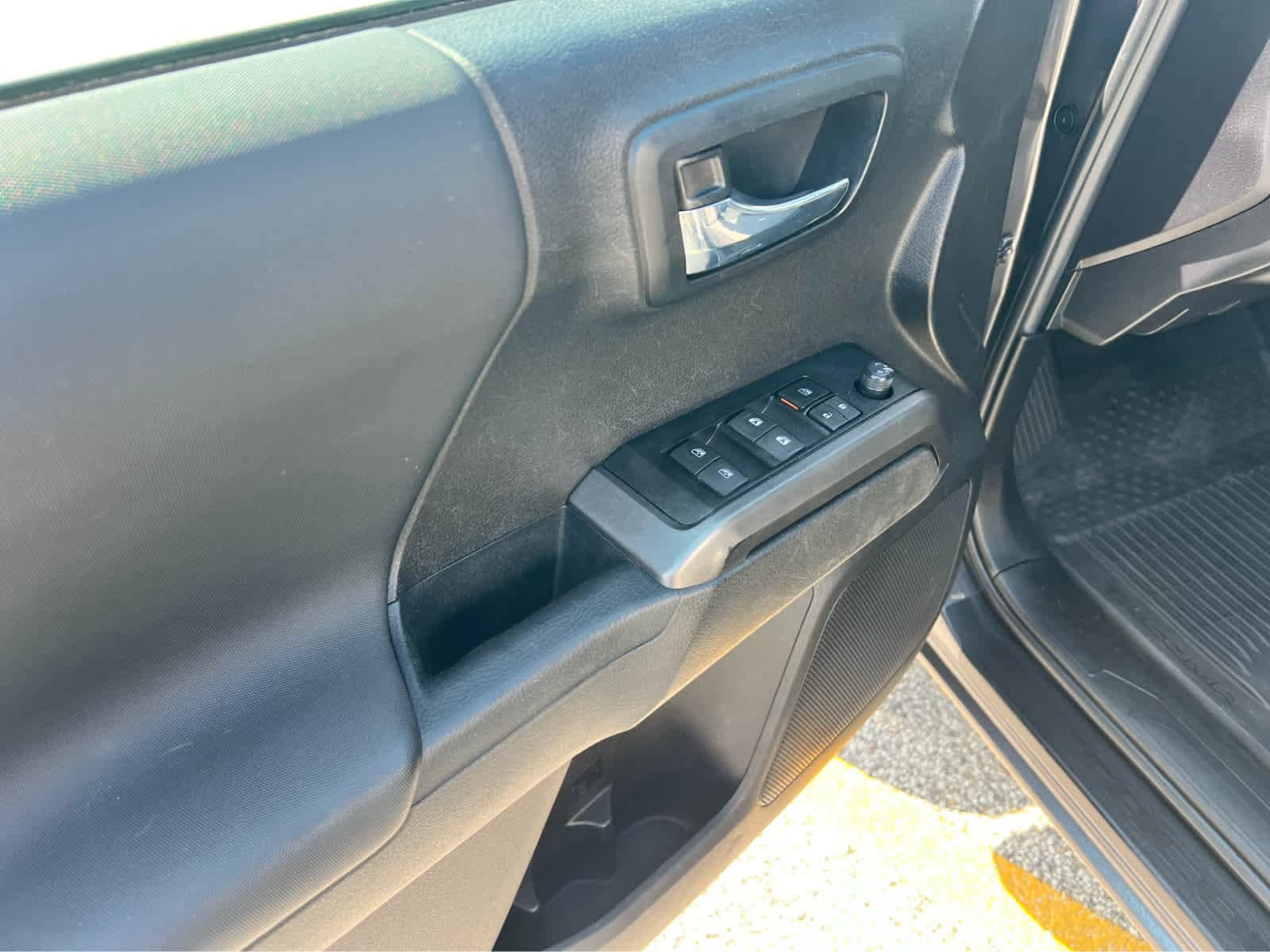 2023 Toyota Tacoma TRD Sport - Photo 6