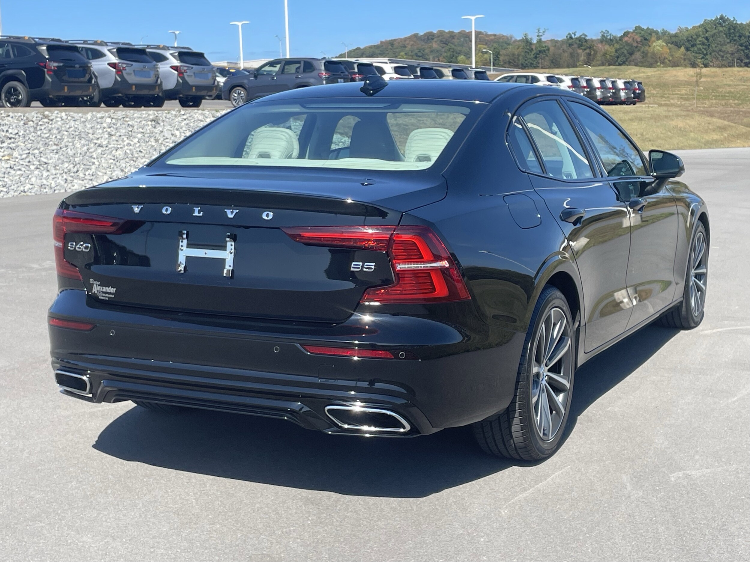 2022 Volvo S60 B5 Momentum photo 3