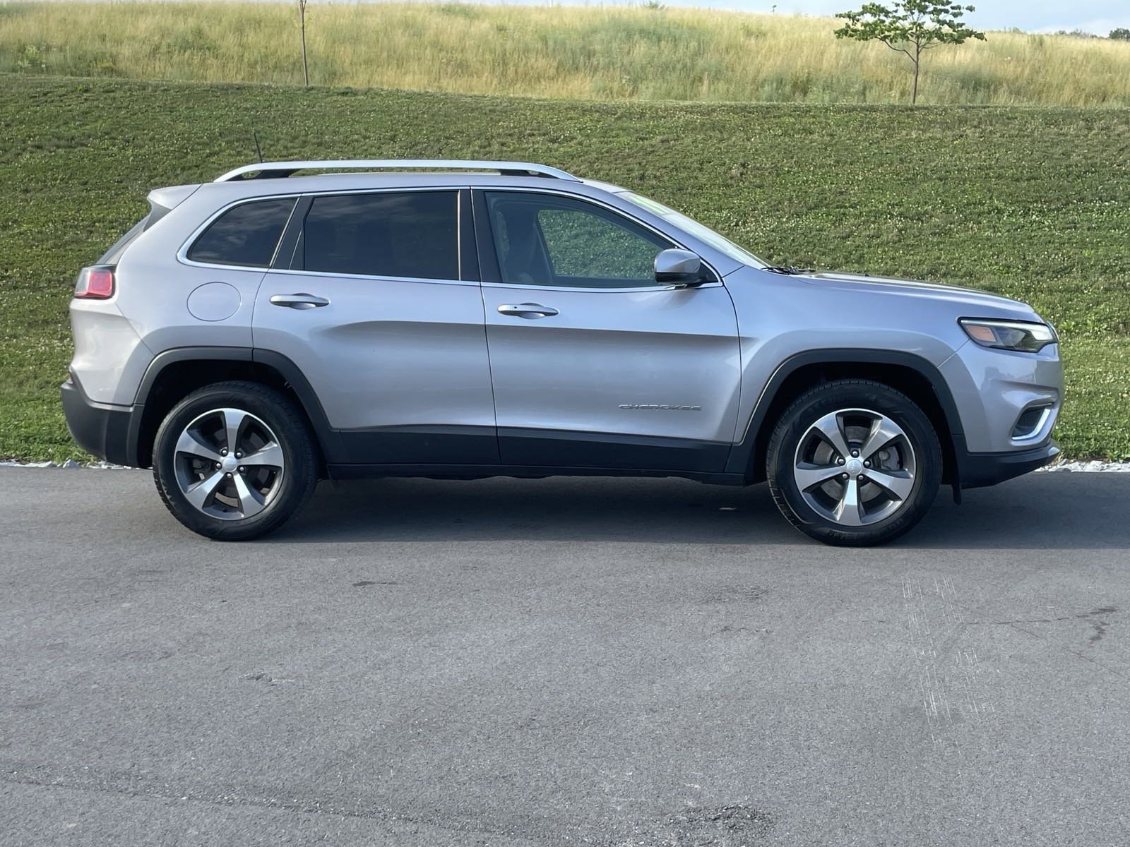 Used 2019 Jeep Cherokee Limited with VIN 1C4PJMDX3KD351068 for sale in Muncy, PA