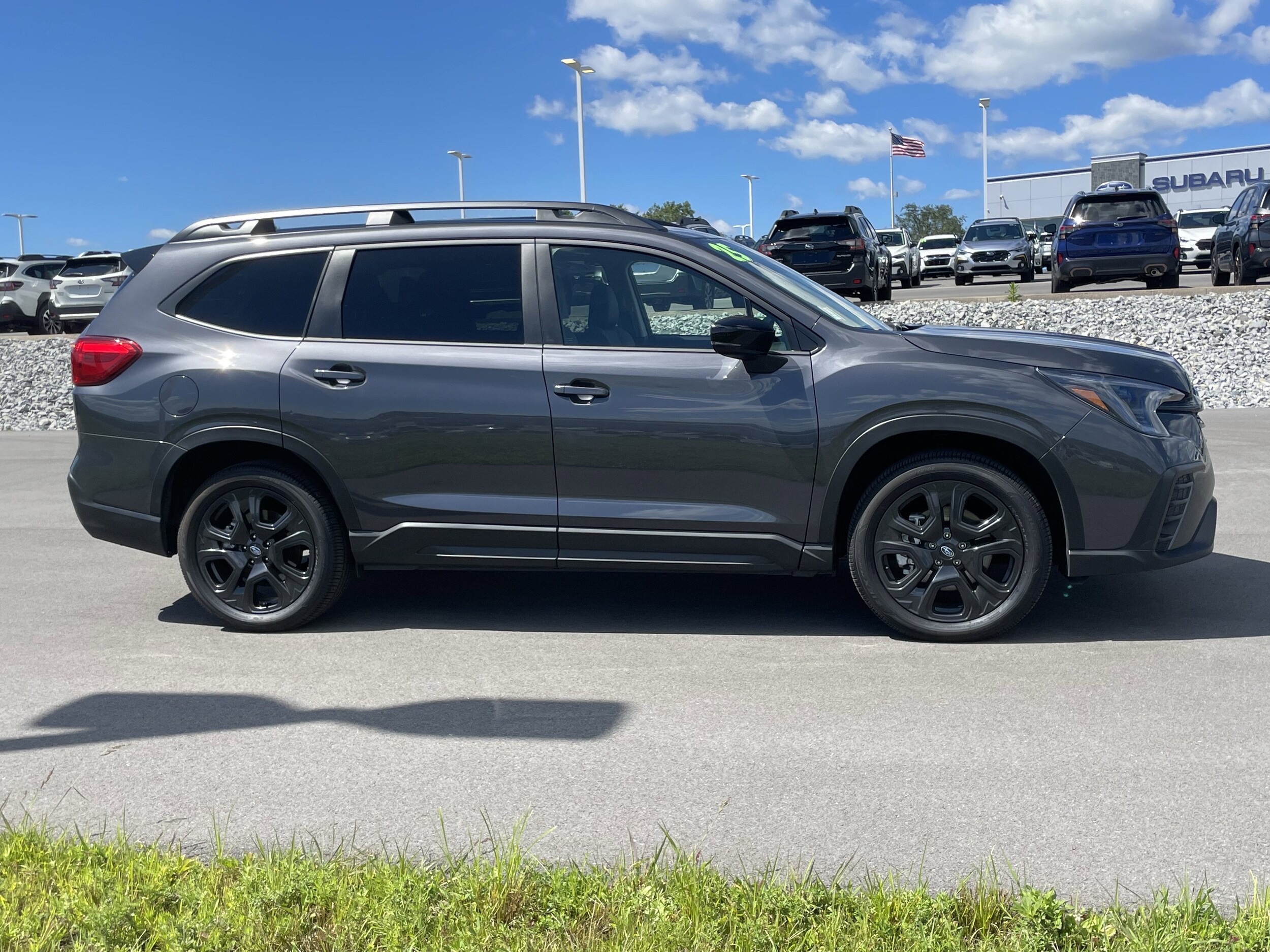 2025 Subaru Ascent Onyx Edition photo 2