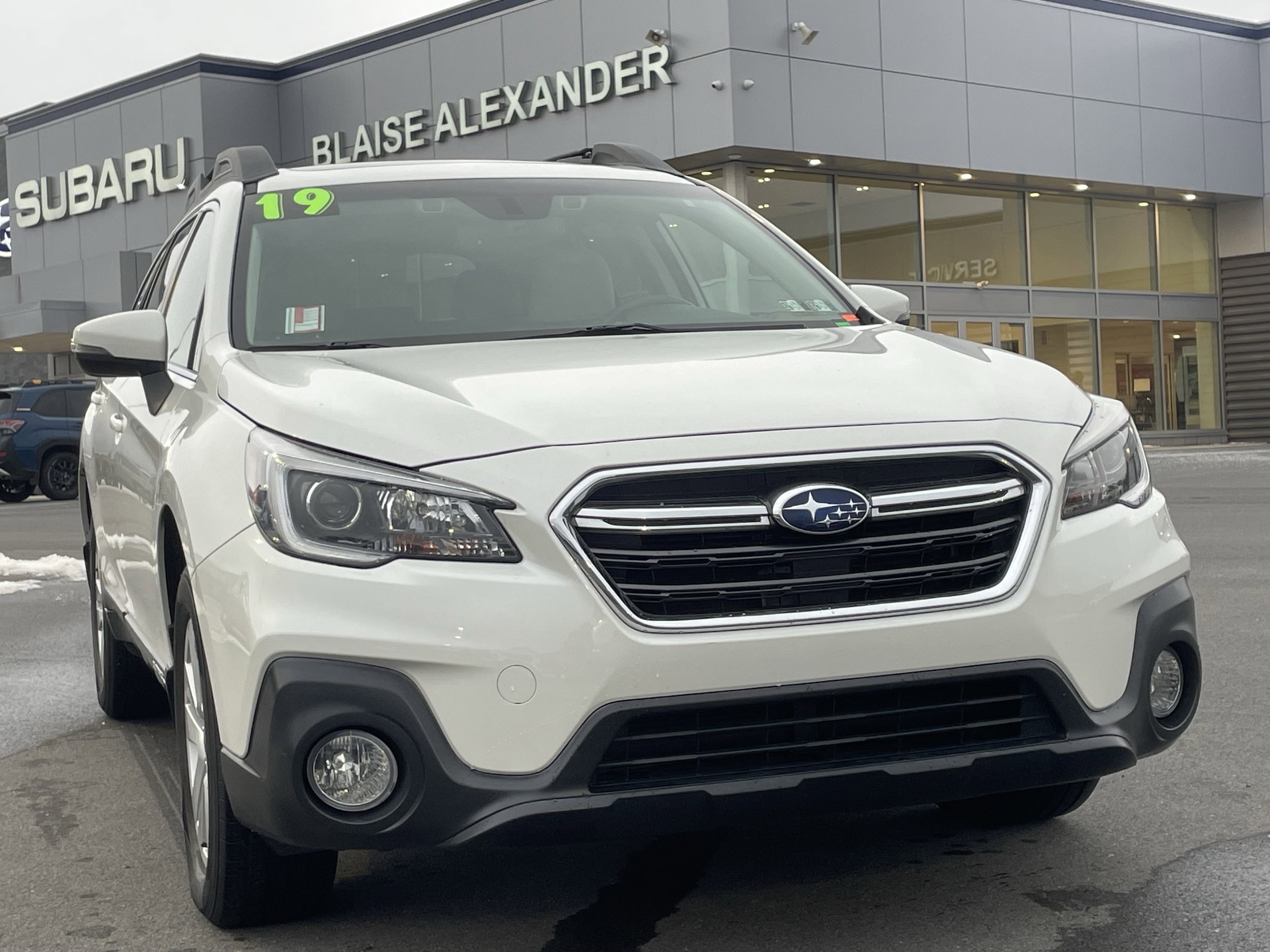 2019 Subaru Outback Premium's photo