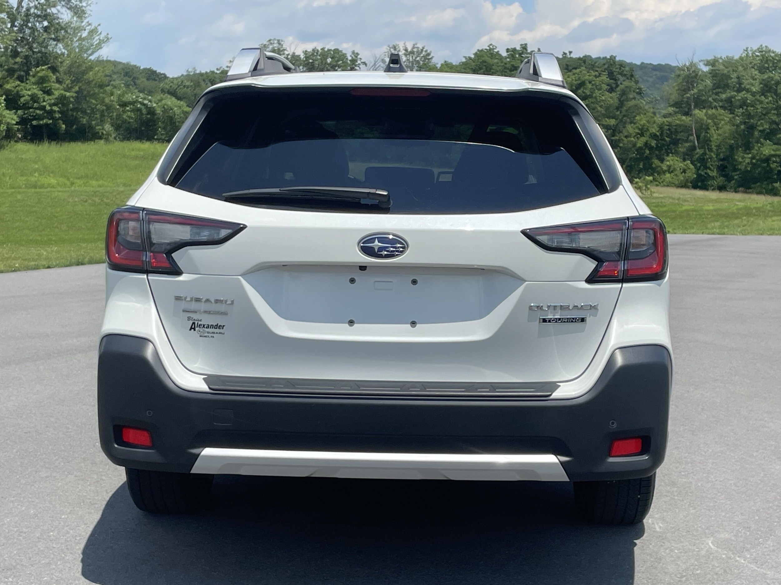 2024 Subaru Outback Touring photo 2