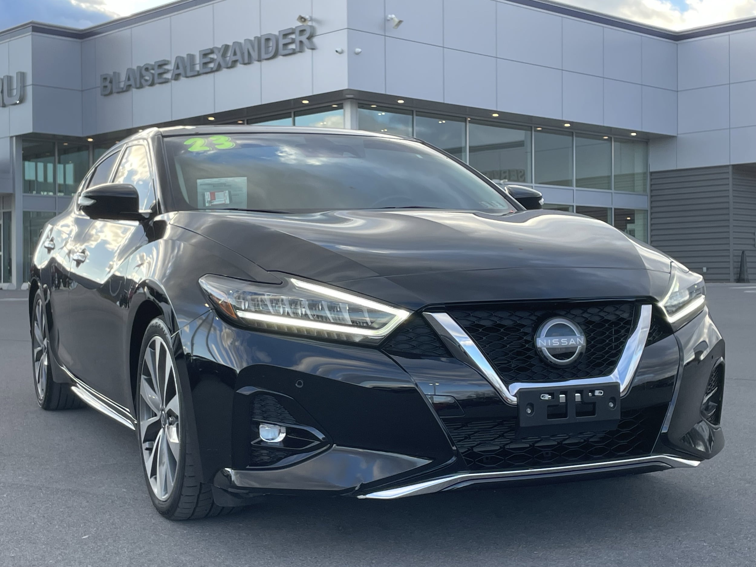 2023 Nissan Maxima Platinum's photo