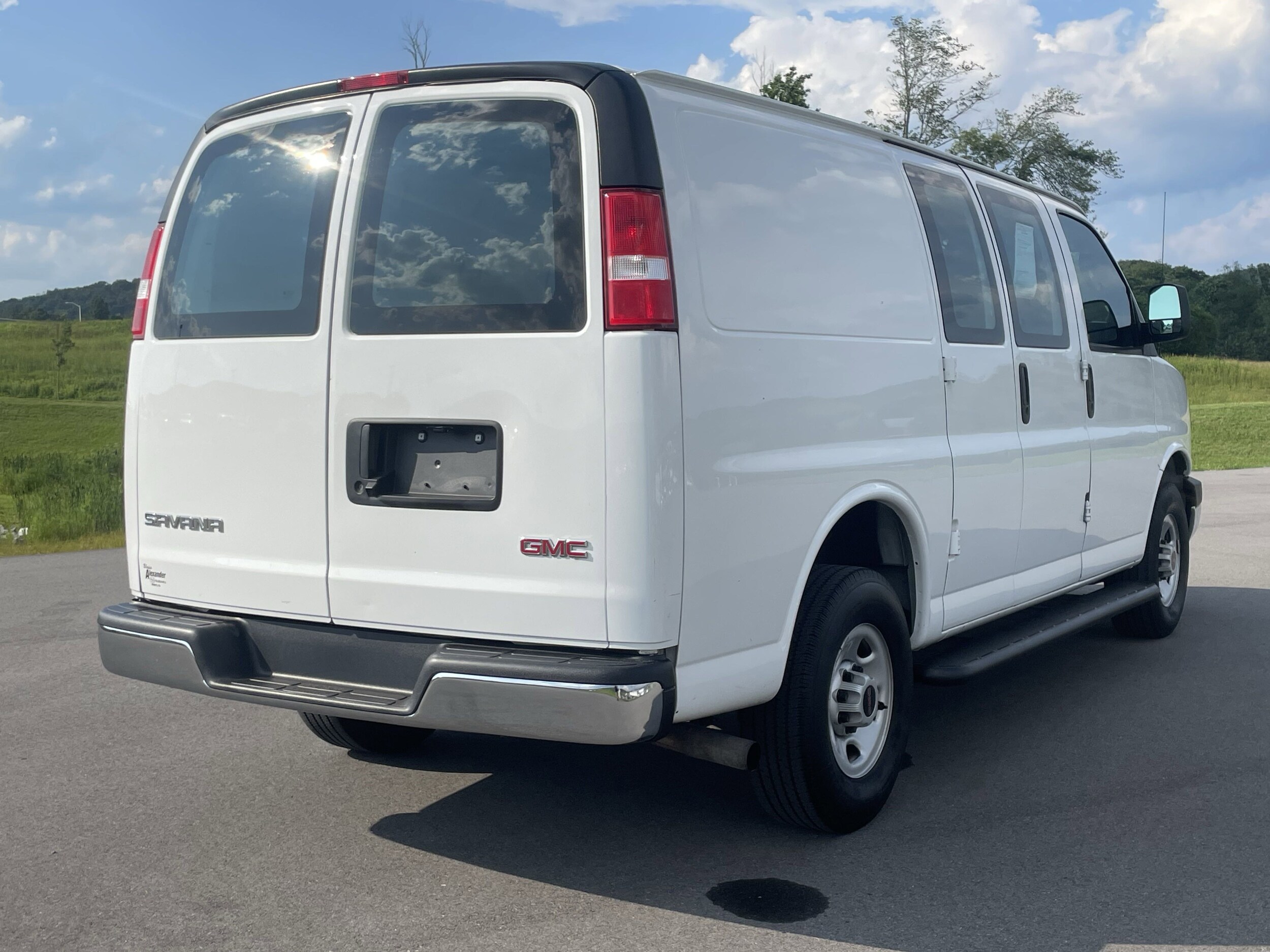 2023 Gmc Savana Cargo 2500 photo 3
