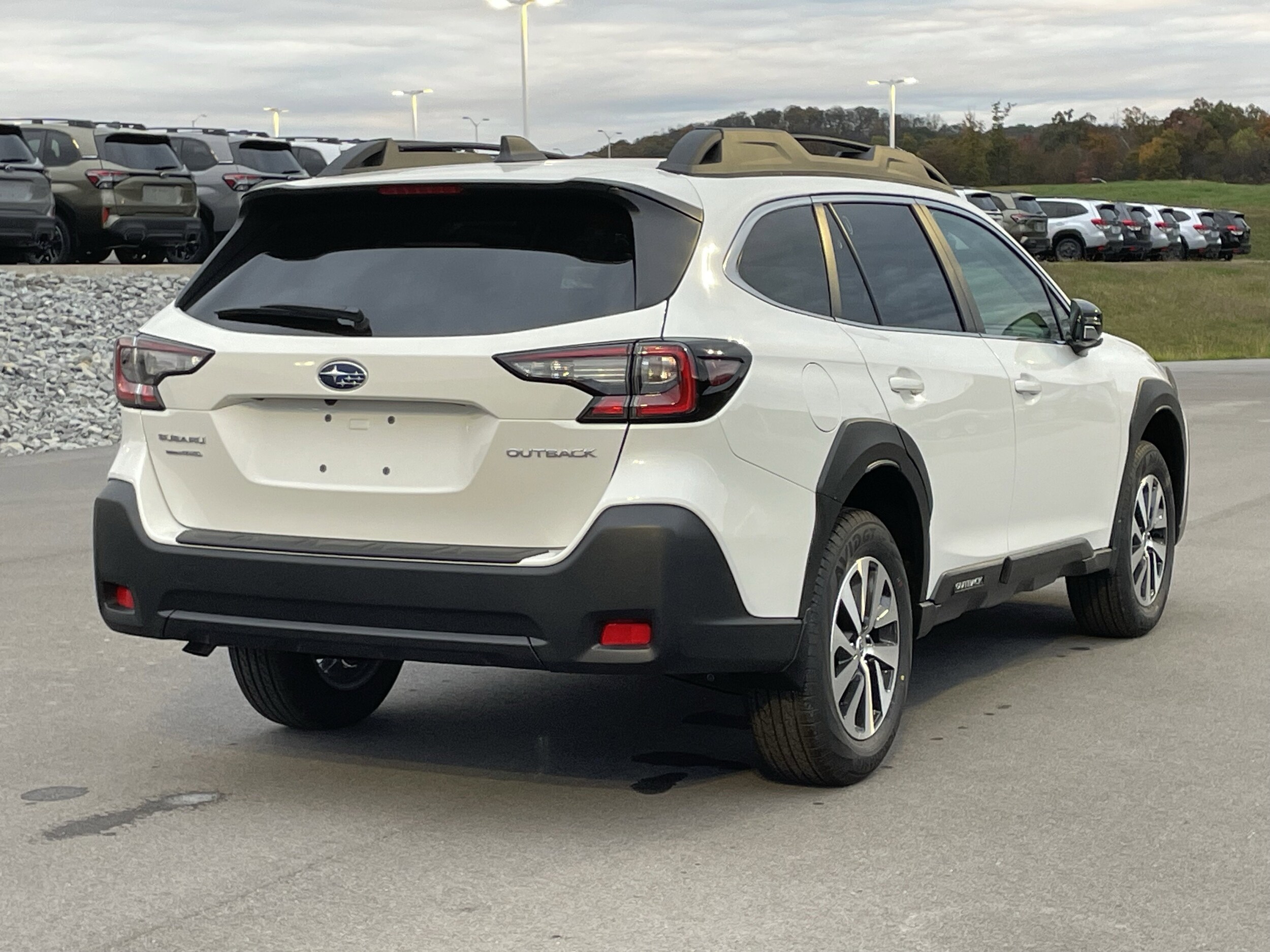 2025 Subaru Outback Premium photo 3