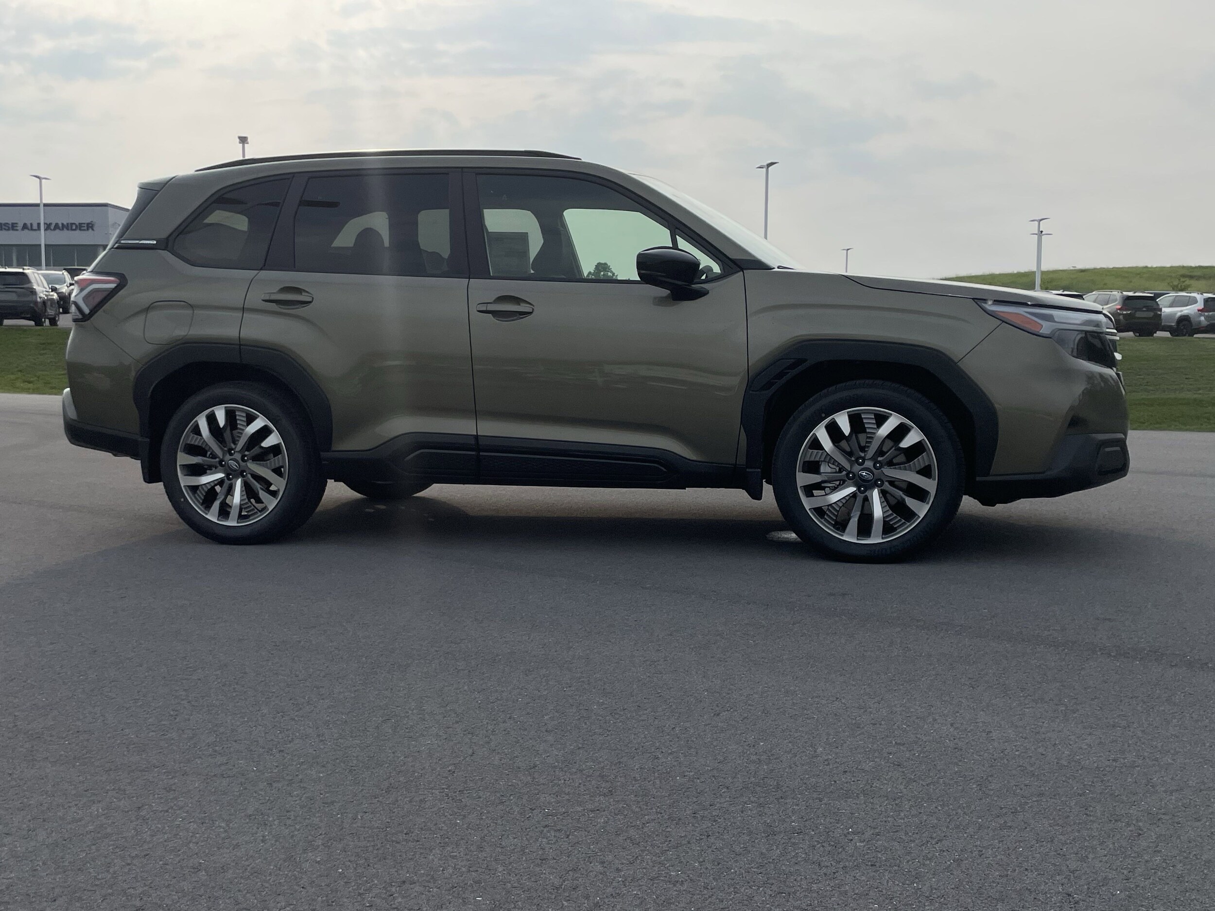 2025 Subaru Forester Touring photo 2