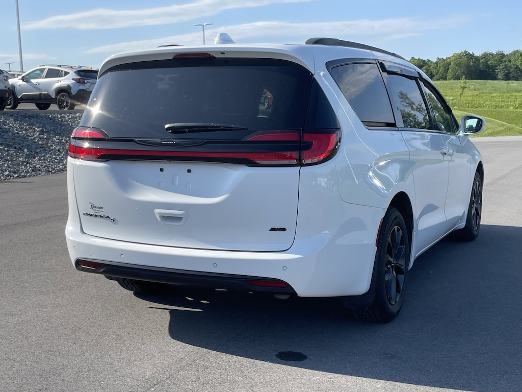 Used 2021 Chrysler Pacifica Touring L Van Passenger Van