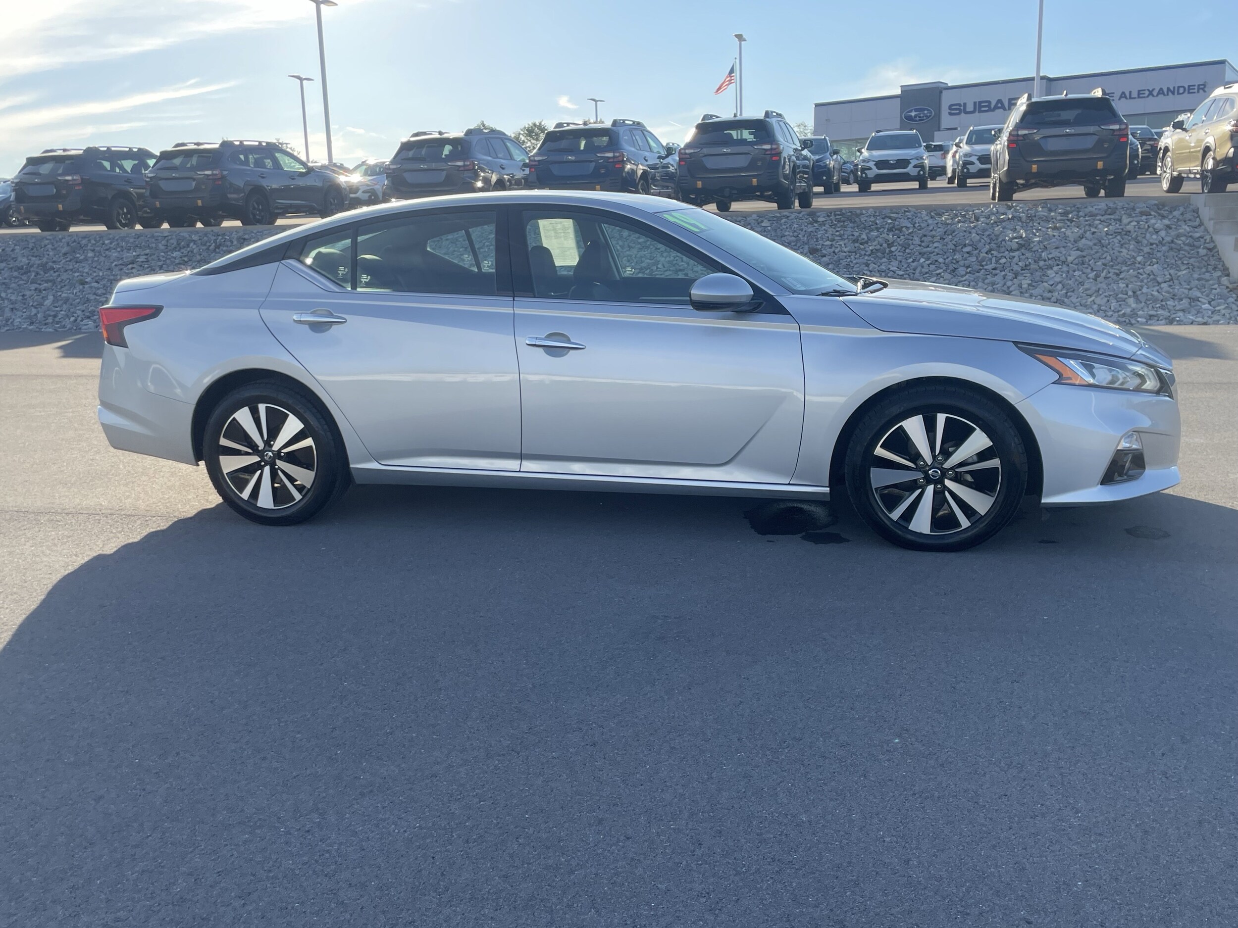 2019 Nissan Altima 2.5 SV photo 2