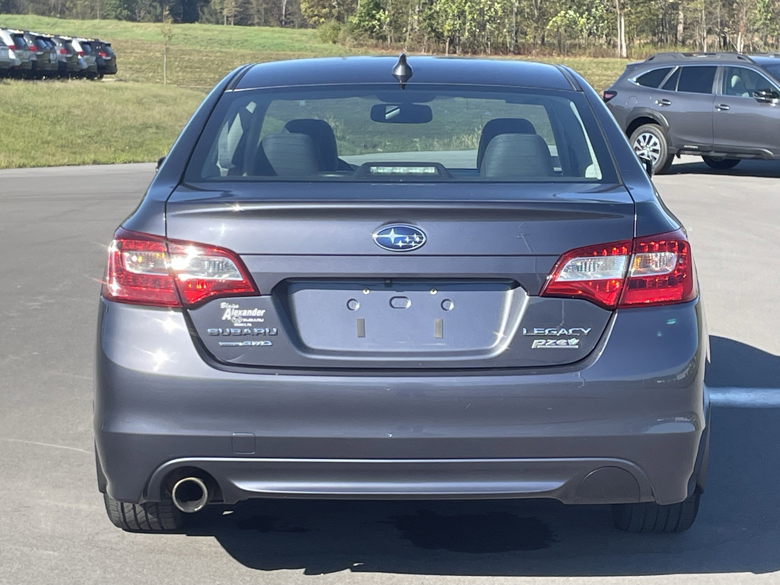 2016 Subaru Legacy 2.5i Limited photo 3